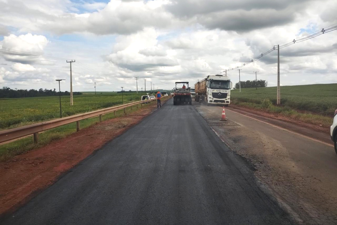 Conservação do pavimento da PR-090 entre Alvorada do Sul e Bela Vista do Paraíso