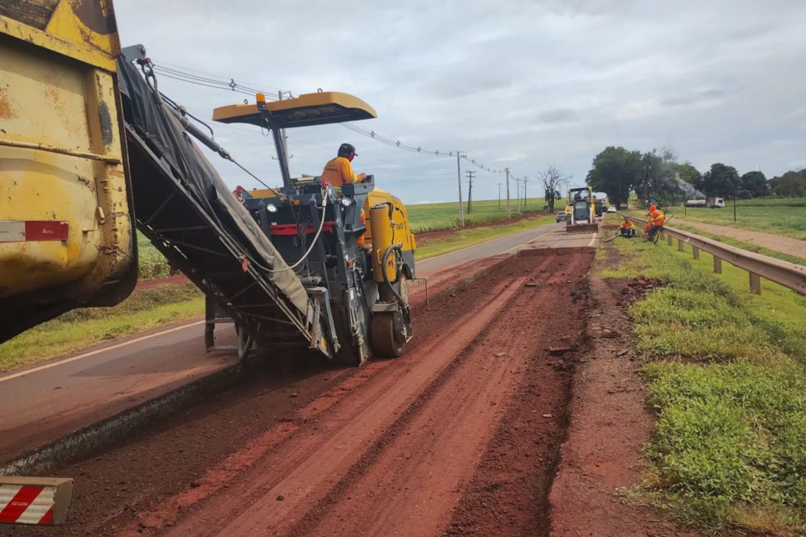 Conservação do pavimento da PR-090 entre Alvorada do Sul e Bela Vista do Paraíso