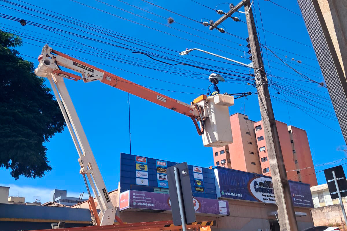 Copel remove mais de 300 kg de cabos de telecom em situação irregular em Cornélio Procópio