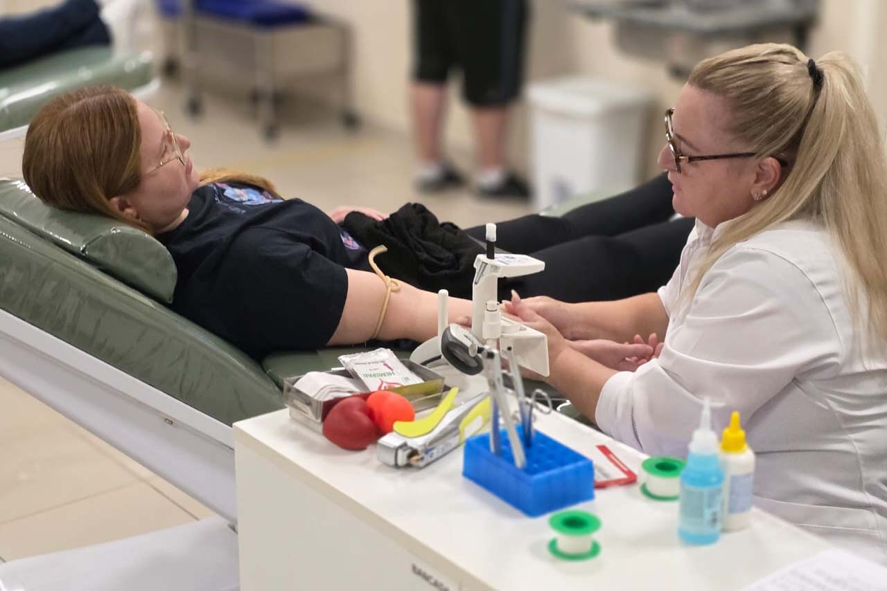 Estoques de sangue O- e O+ chegam a níveis críticos, e Hemepar apela por doações