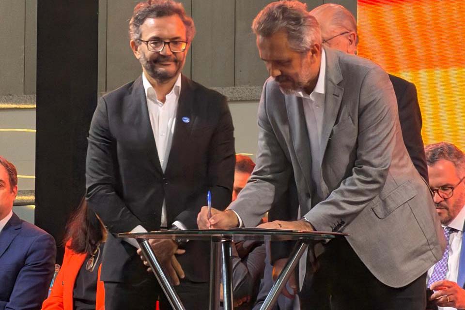 BRDE reforça atuação no crédito ao turismo durante Salão do Turismo 2026