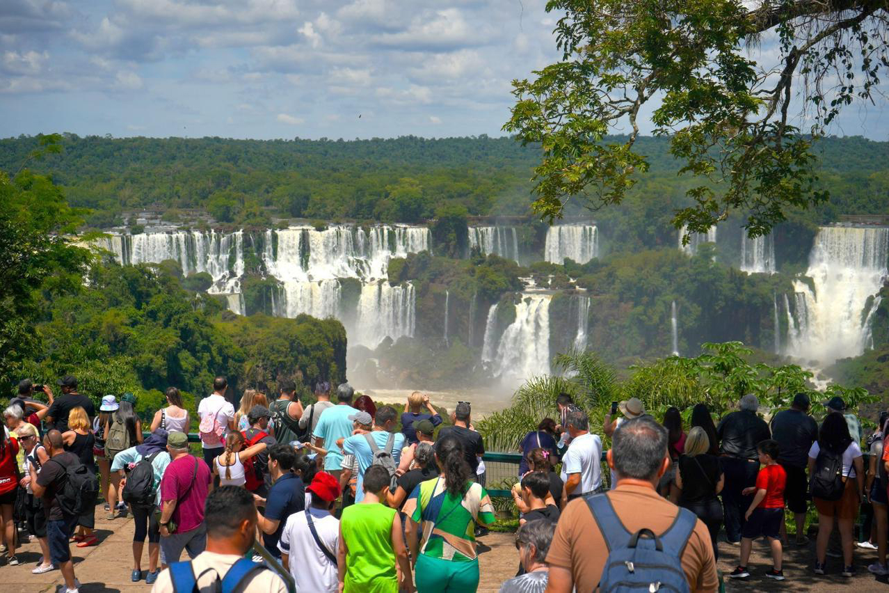Mais de 456 mil turistas de outros países visitaram o Paraná em 2026