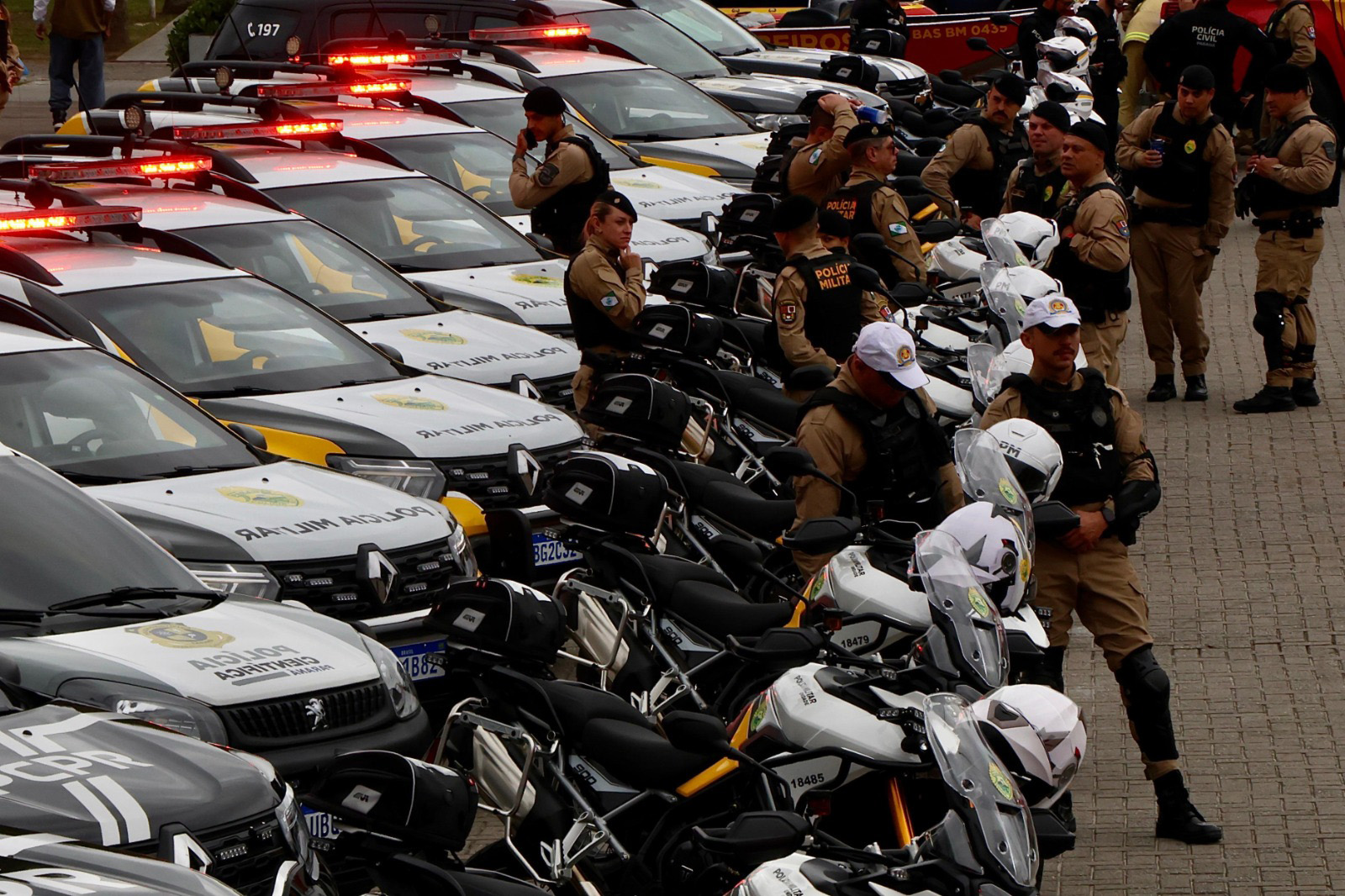 Estado entrega novas viaturas, motocicletas e embarcações para reforçar segurança no Litoral do Paraná