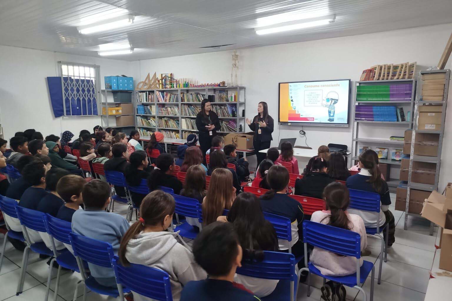 Copel orienta estudantes de Pato Branco sobre uso seguro e eficiente de energia elétrica