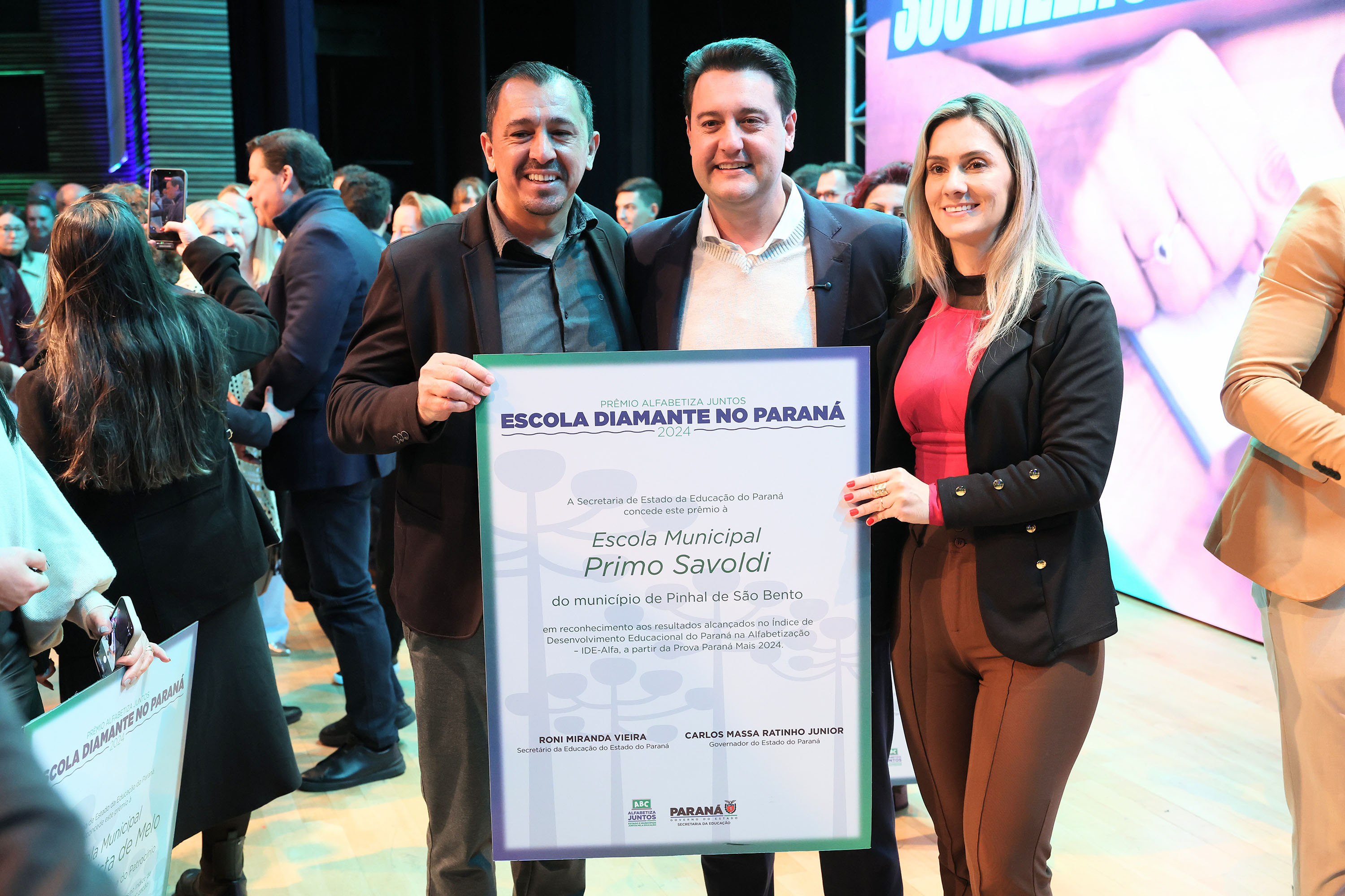GOV PREMIO ALFABETIZA JUNTOS
