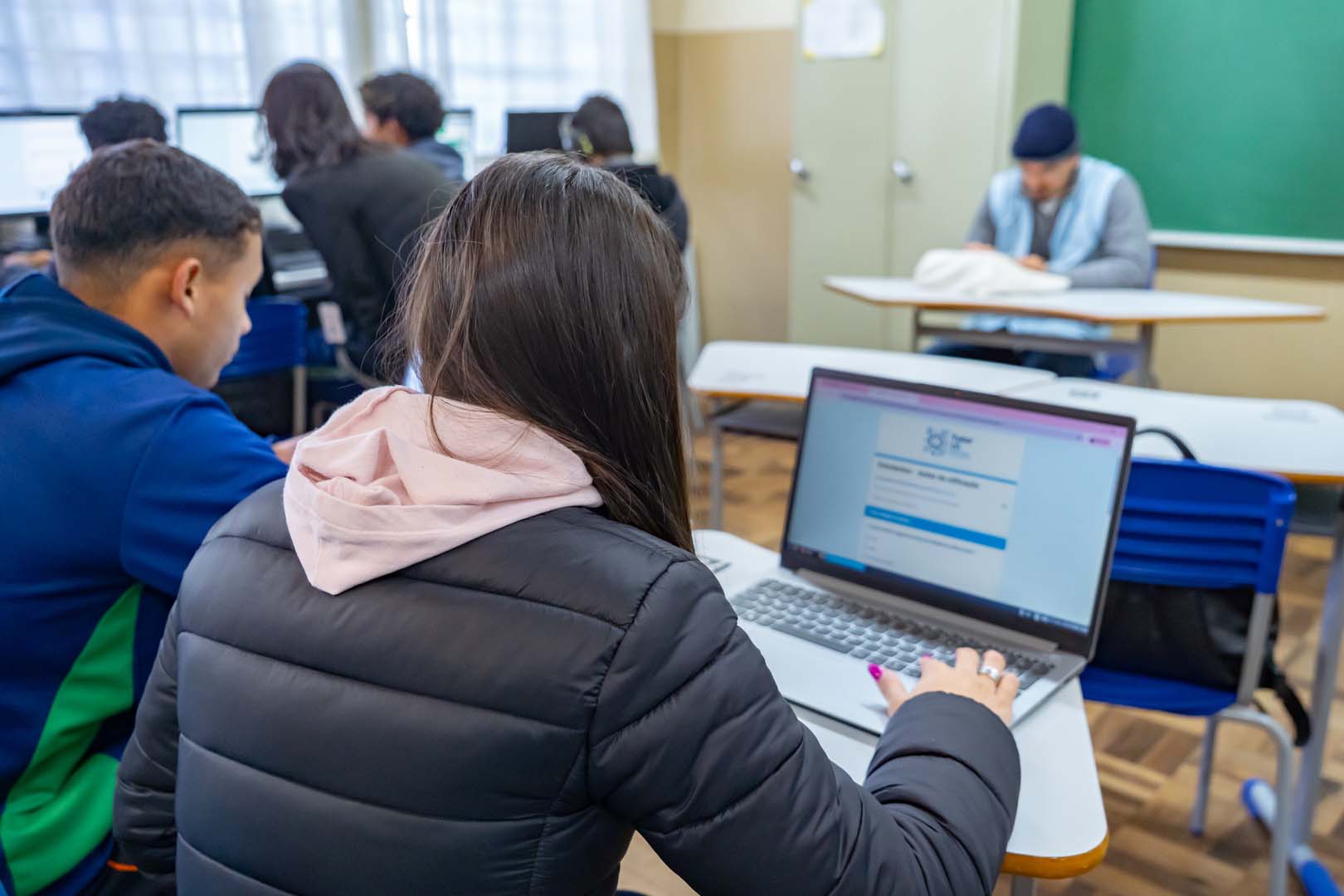 Tutor IA auxilia estudantes da rede estadual na elaboração de redações