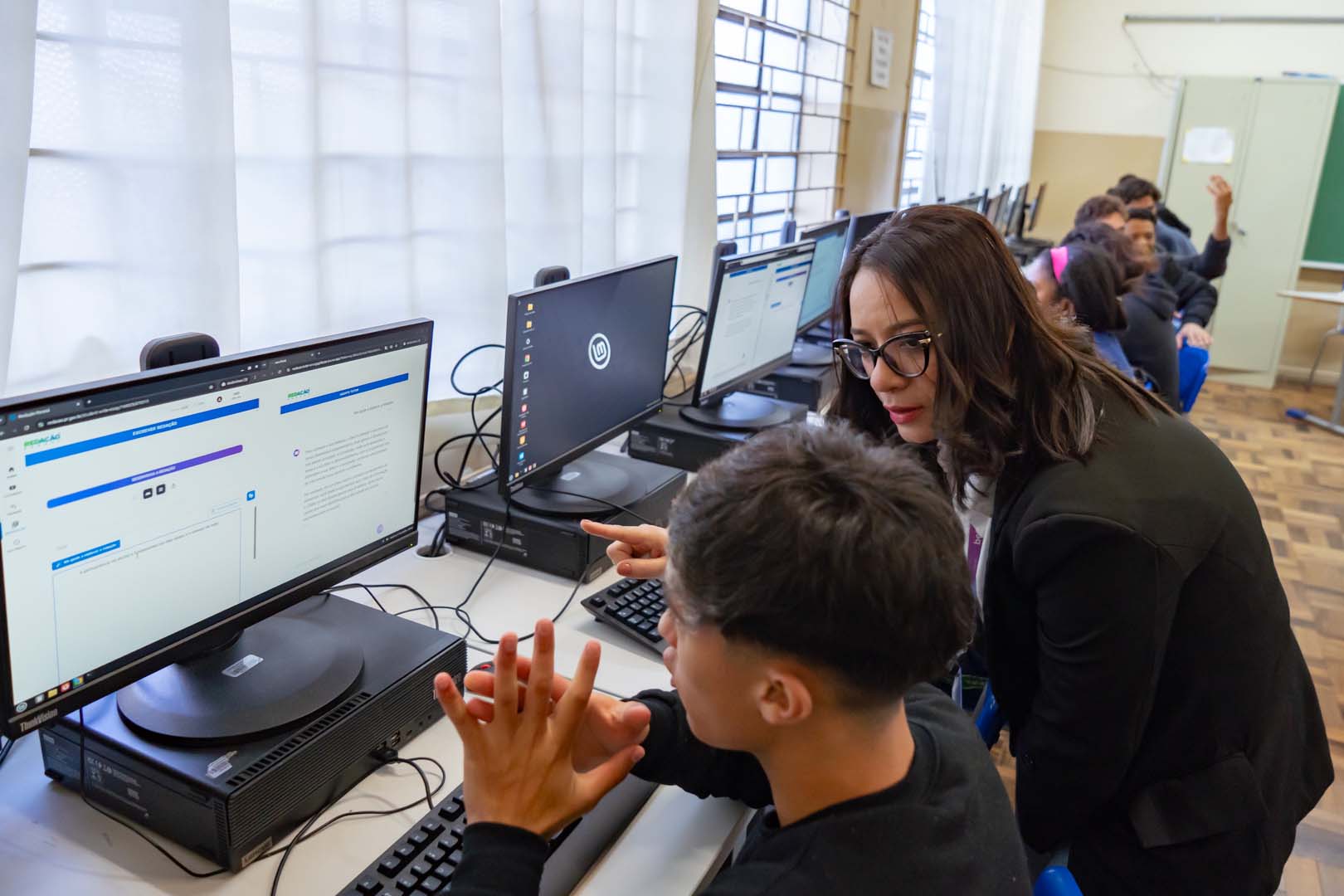 Tutor IA auxilia estudantes da rede estadual na elaboração de redações