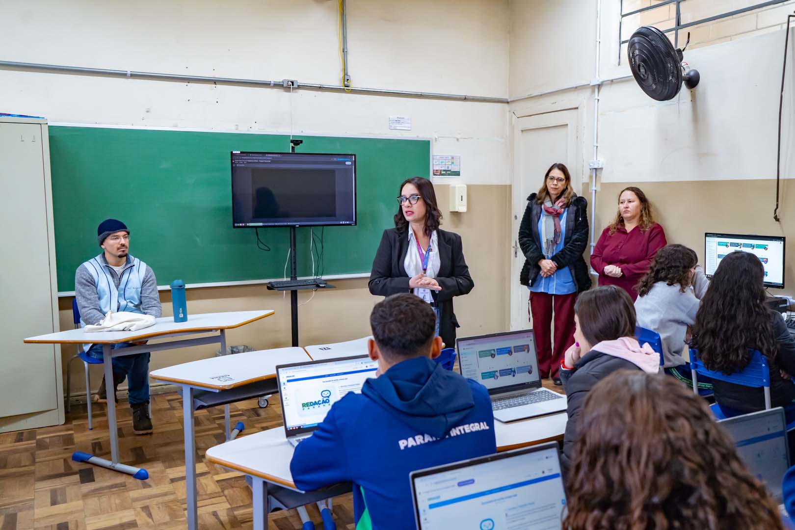 Tutor IA auxilia estudantes da rede estadual na elaboração de redações