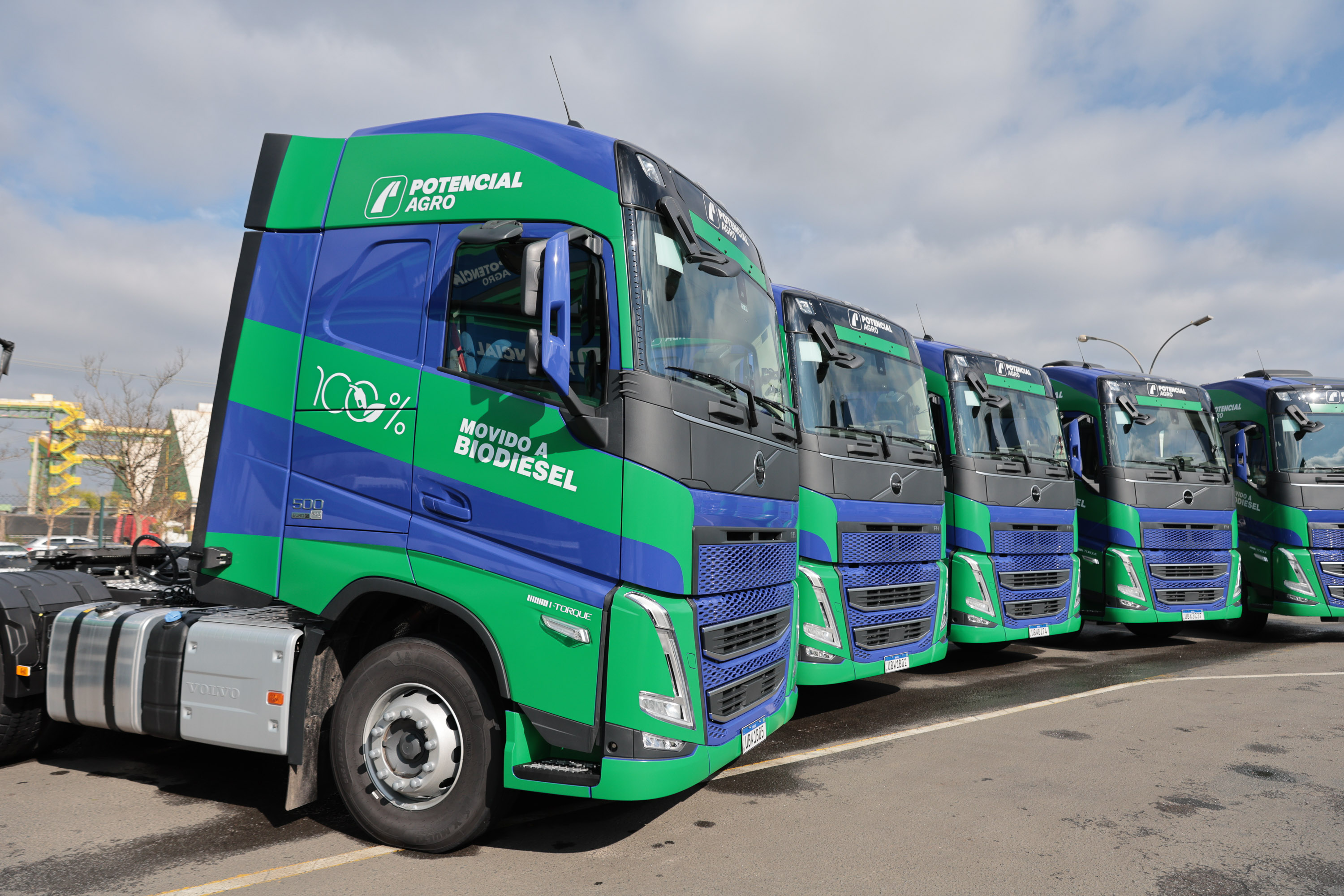 ENTREGA CAMINHÕES VOLVO