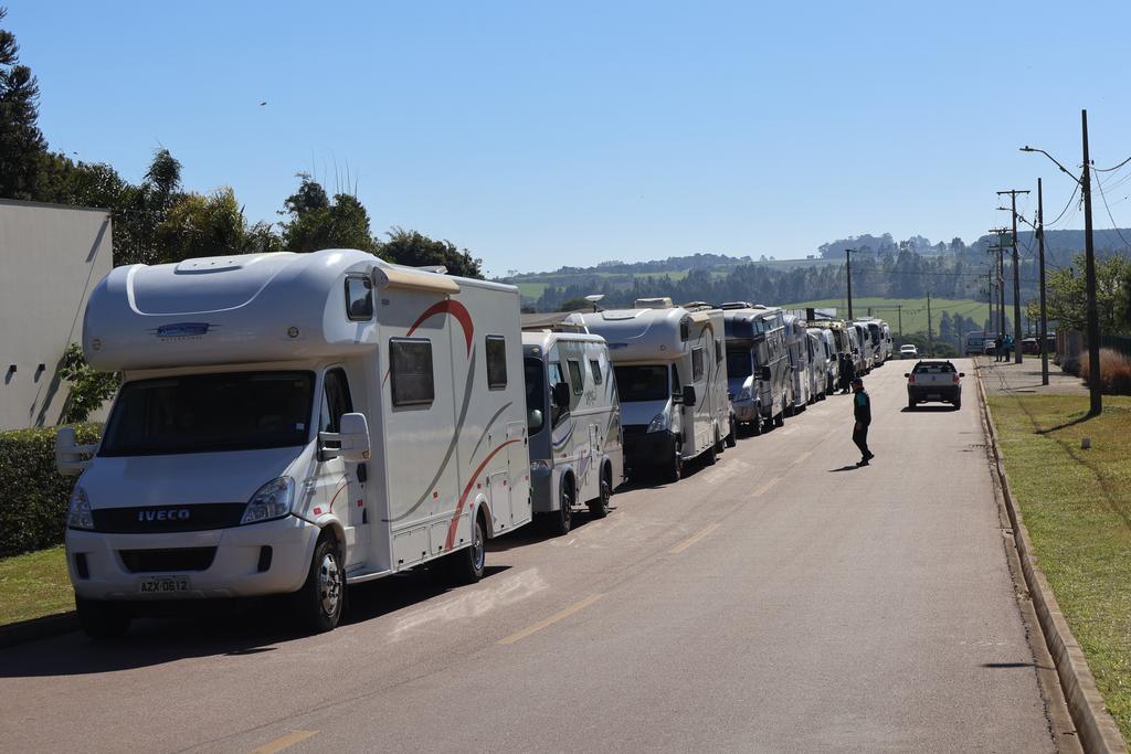 Turismo sobre rodas: 10 cidades do Oeste do Paraná recebem caravanistas em trailers e motorhomes neste mês