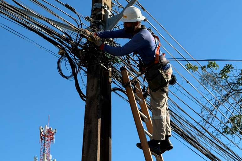 Segunda etapa do mutirão de regularização de cabos de telecomunicações, na Avenida Higienópolis, em Londrina, será nos dias 1 e 2 de julho