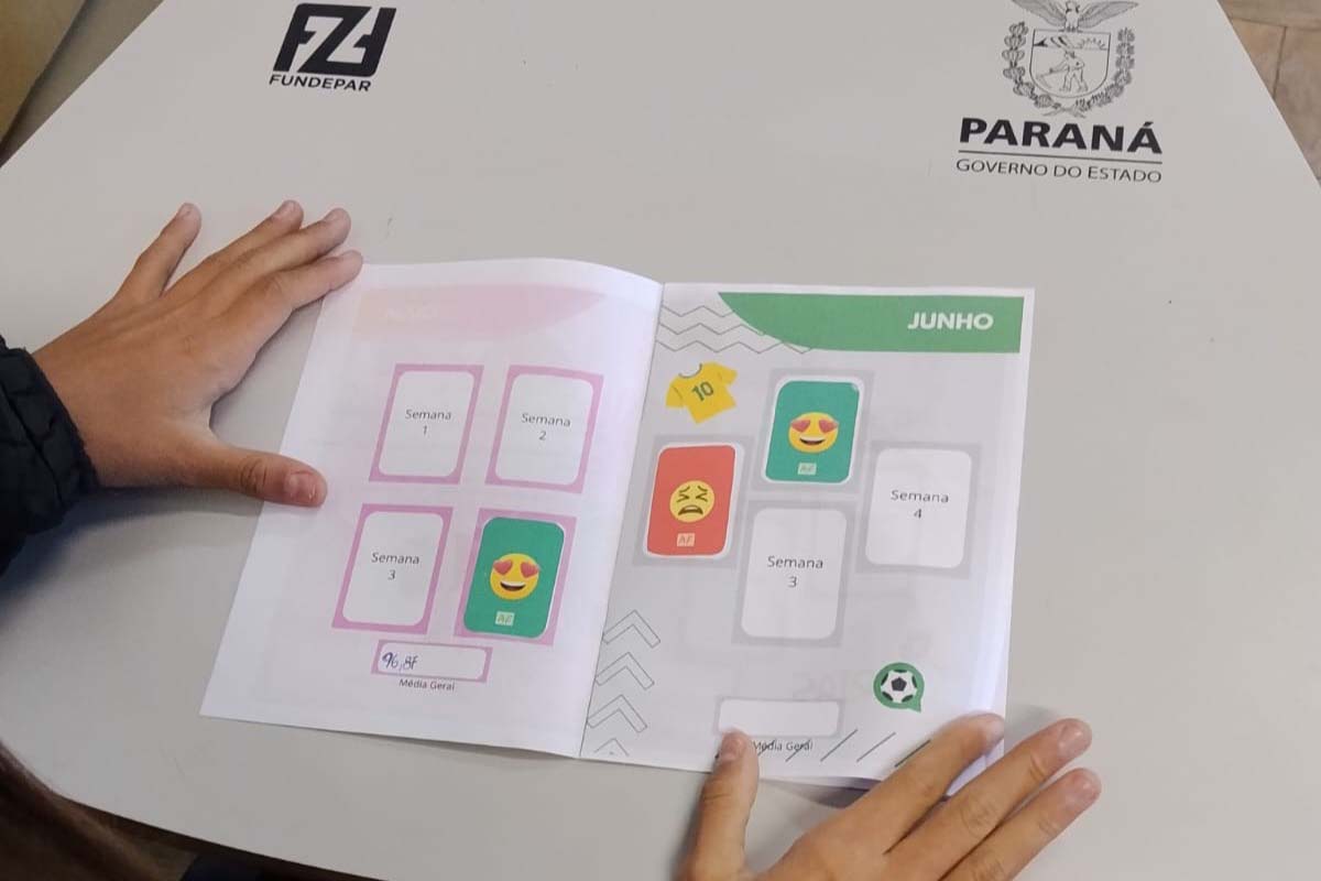 Clima de Copa: escolas estaduais aproveitam febre dos álbuns de figurinhas para impulsionar frequência dos estudantes