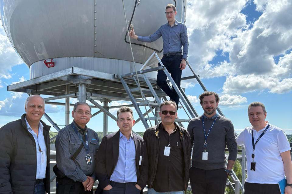 EQUIPES DO SIMEPAR E IAT TESTAM NOVO RADAR METEOROLÓGICO NA FINLÂNDIA