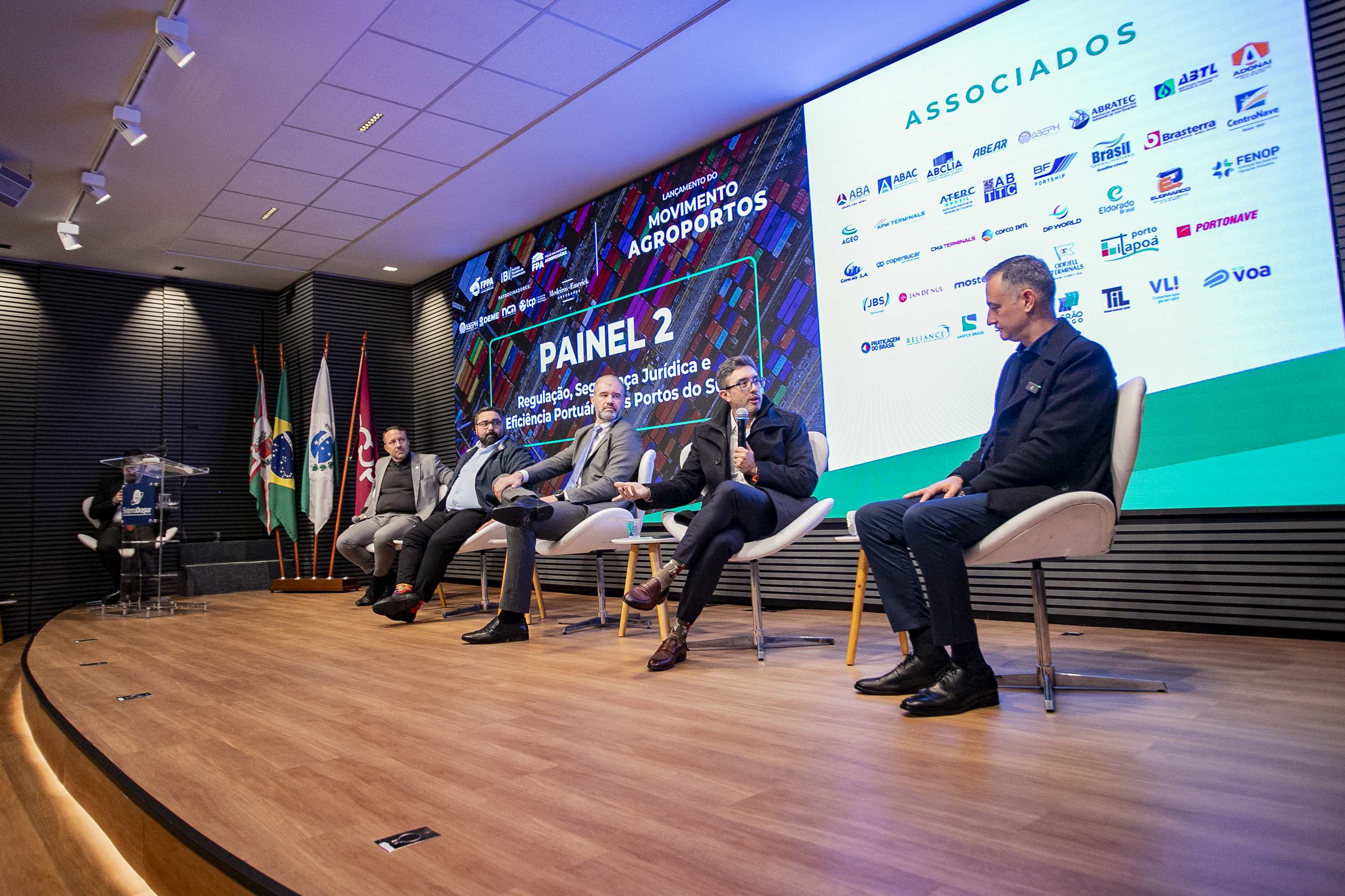 Porto de Paranaguá leva experiência em eficiência e segurança jurídica ao Movimento Agroportos