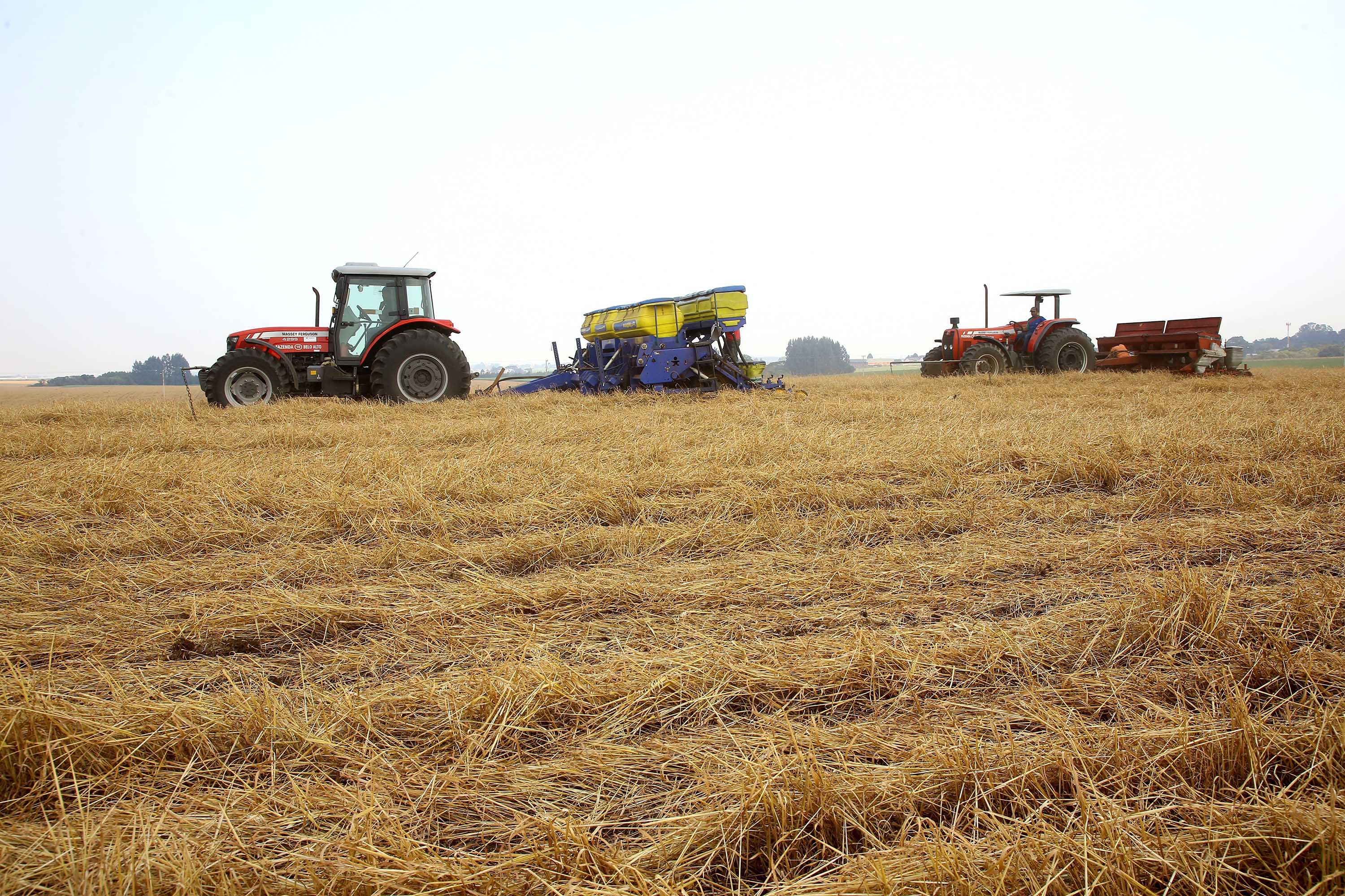 BRDE leva conhecimento sobre cenários econômicos a encontro de governança no agro em Ponta Grossa