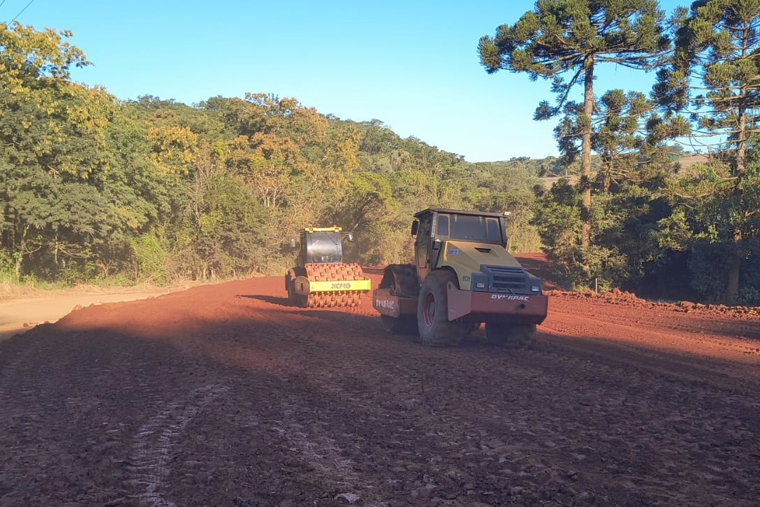 Pavimentação da PR-239 entre Mato Rico e RoncadorPavimentação da PR-239 entre Mato Rico e Roncador