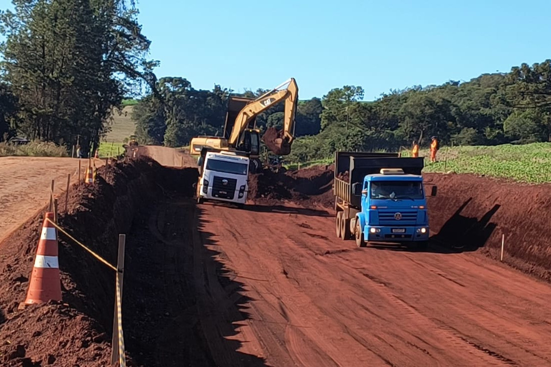 Pavimentação da PR-239 entre Mato Rico e Roncador