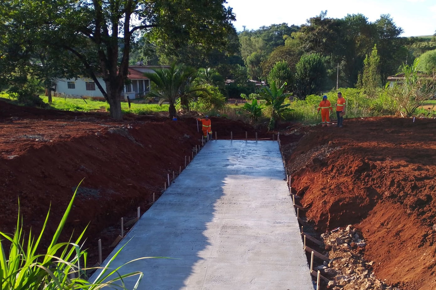 Pavimentação da PR-239 entre Mato Rico e Roncador
