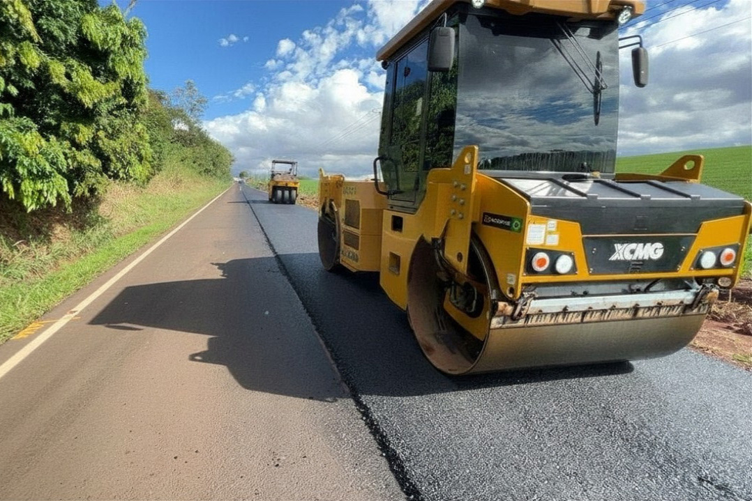 Serviços de conservação na PR-445 entre Bela Vista do Paraíso e Primeiro de Maio