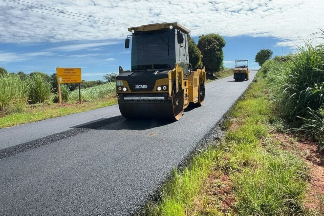 Serviços de conservação na PR-445 entre Bela Vista do Paraíso e Primeiro de Maio