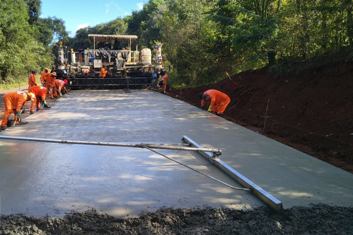 Obra de whitetopping da PR-460 e PRC-487 entre Pitanga e Nova Tebas