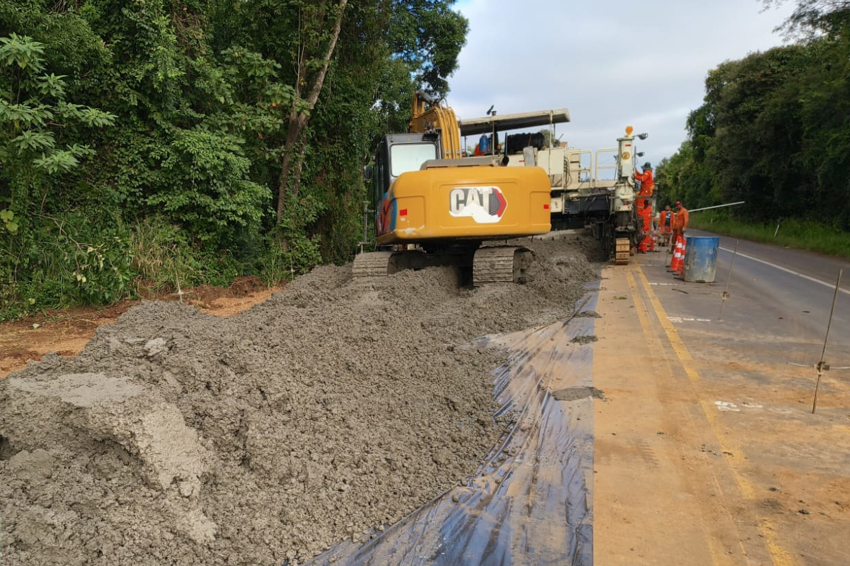 Obra de whitetopping da PR-460 e PRC-487 entre Pitanga e Nova Tebas