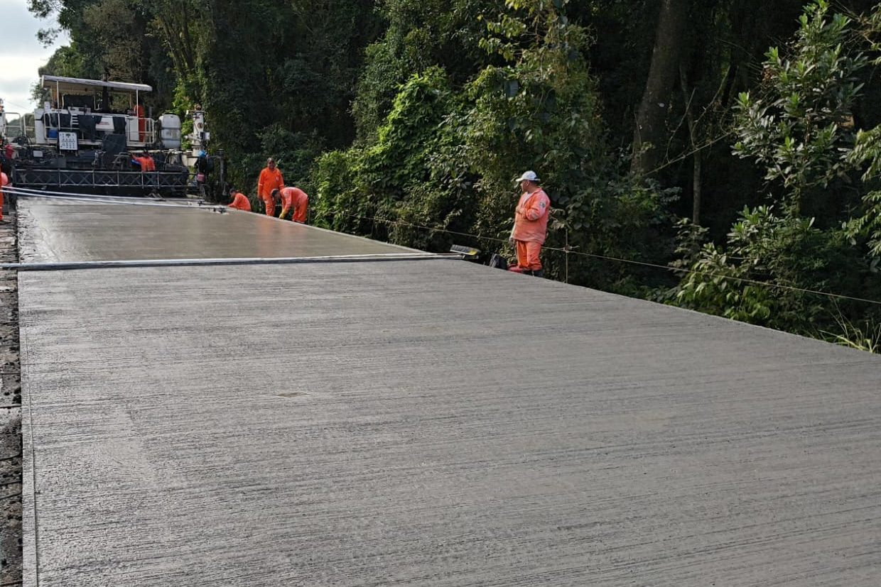 Obra de whitetopping da PR-460 e PRC-487 entre Pitanga e Nova Tebas