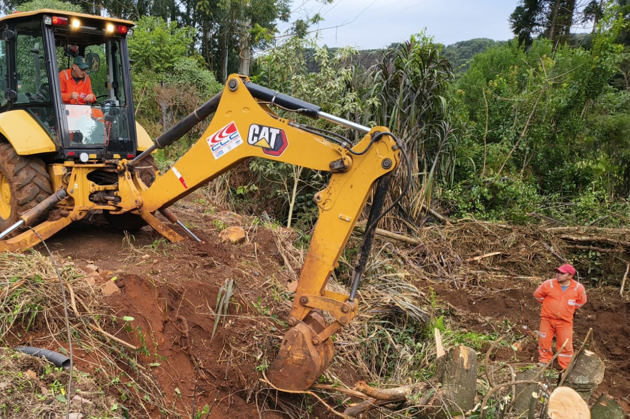 Obra de whitetopping da PR-460 e PRC-487 entre Pitanga e Nova Tebas
