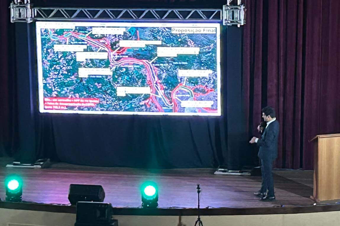 LEGENDA: Governo do Estado apresentou na noite de quinta-feira (11) o anteprojeto de engenharia com as obras necessárias para minimizar os efeitos das cheias do Rio Iguaçu.