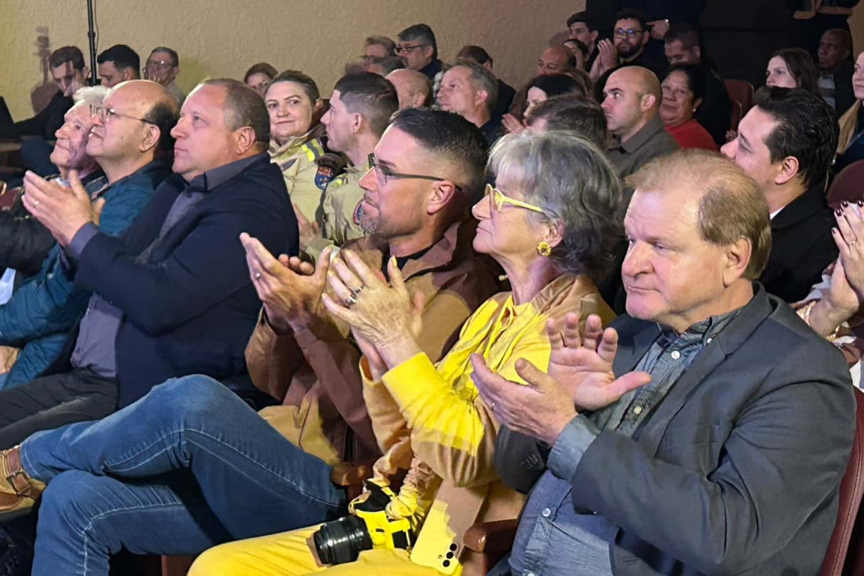 LEGENDA: Governo do Estado apresentou na noite de quinta-feira (11) o anteprojeto de engenharia com as obras necessárias para minimizar os efeitos das cheias do Rio Iguaçu.