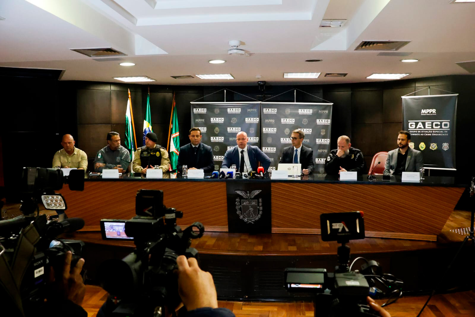Forças de segurança e MPPR deflagram operação com 559 mandados contra integrantes de facção criminosa