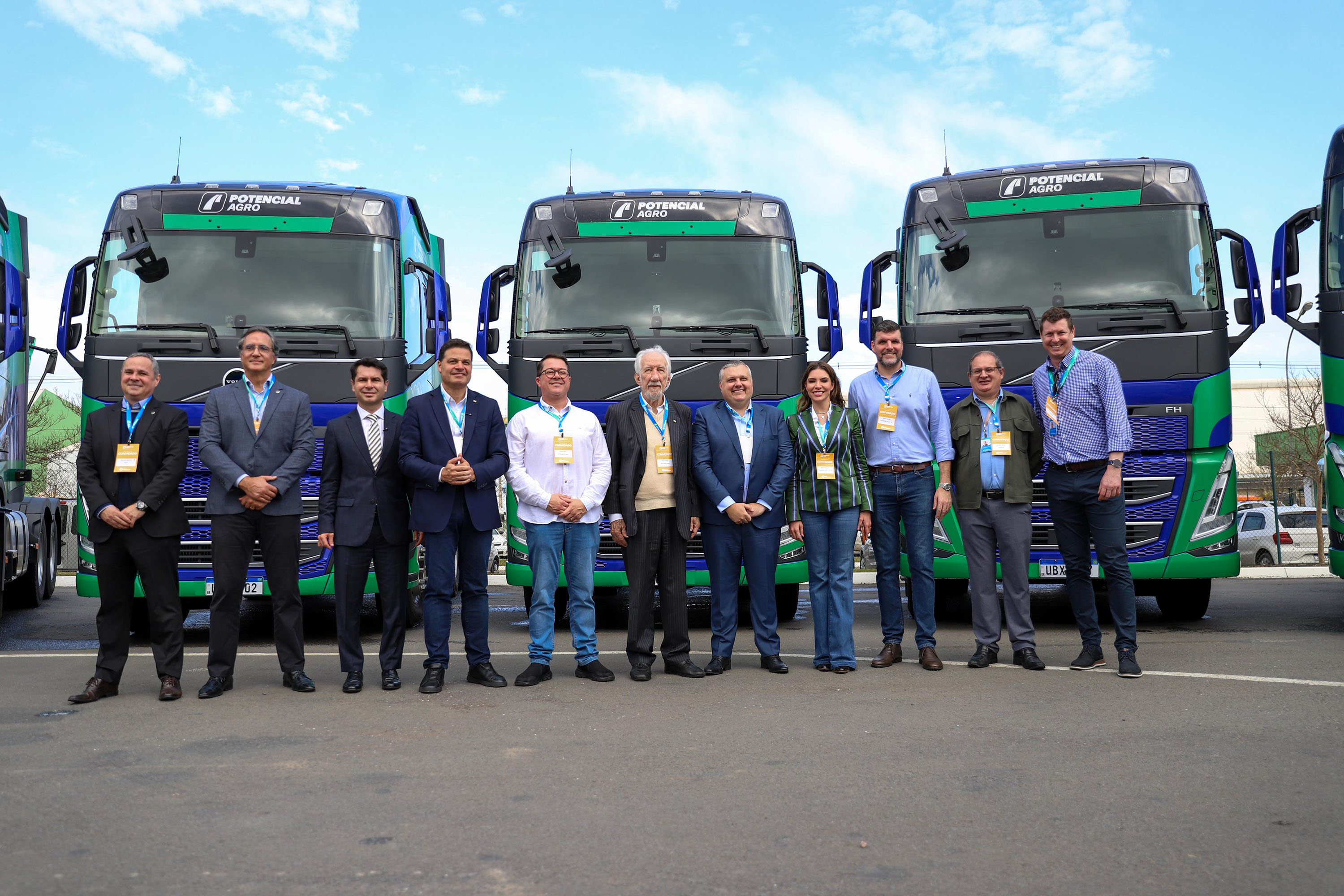 ENTREGA CAMINHÕES VOLVO