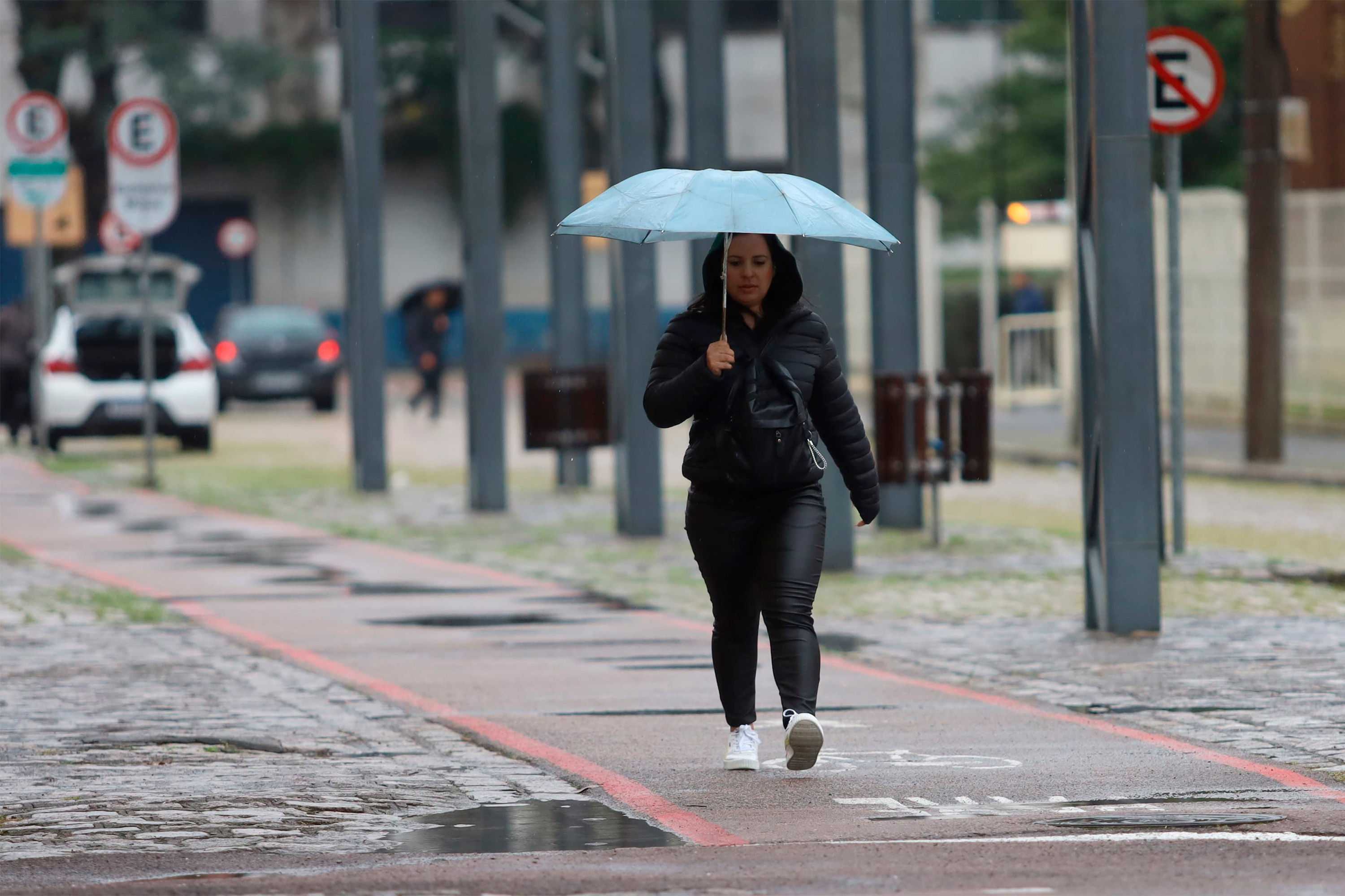 DUAS FRENTES FRIAS EM TRÊS DIAS TRAZEM CHUVA NOVAMENTE AO PARANÁ