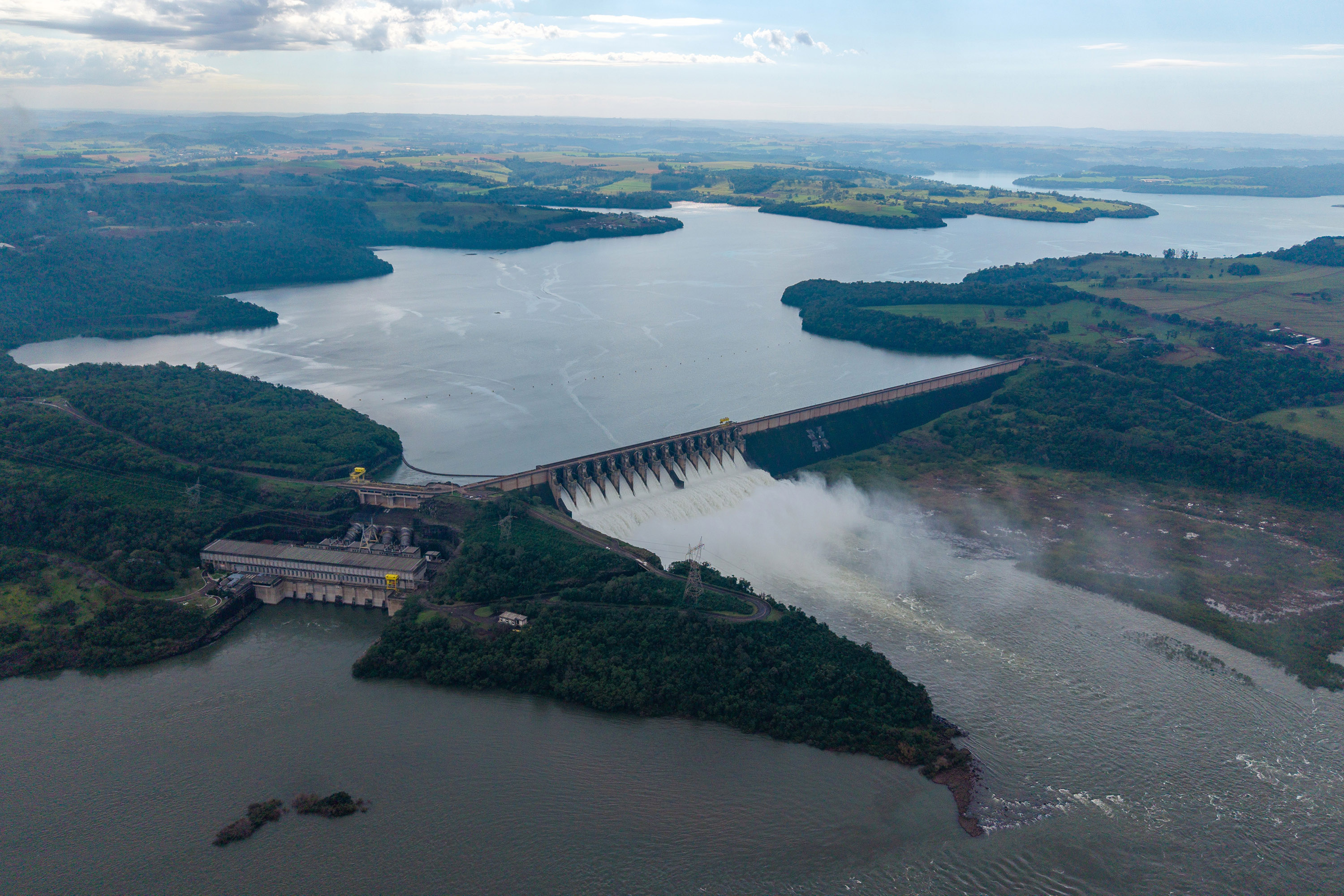 COPEL - Usina Salto Caxias registra as maiores vazões do ano após chuvas na bacia do Rio Iguaçu