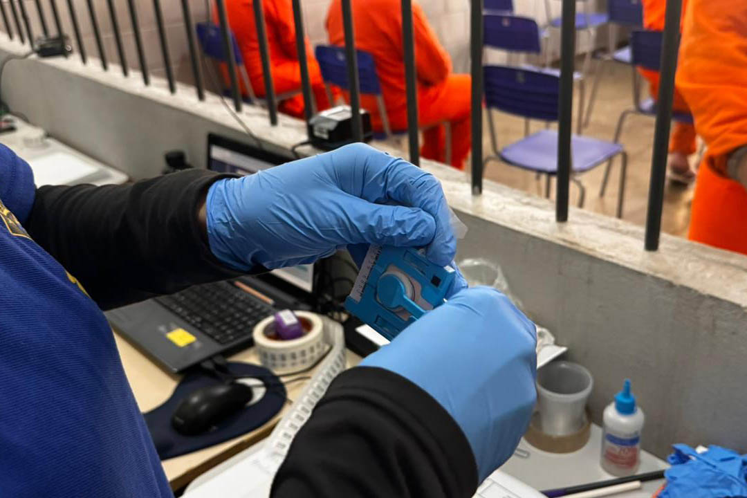 PPPR e PCIPR realizam 775 coletas de DNA em unidades penais da região de Foz do Iguaçu
