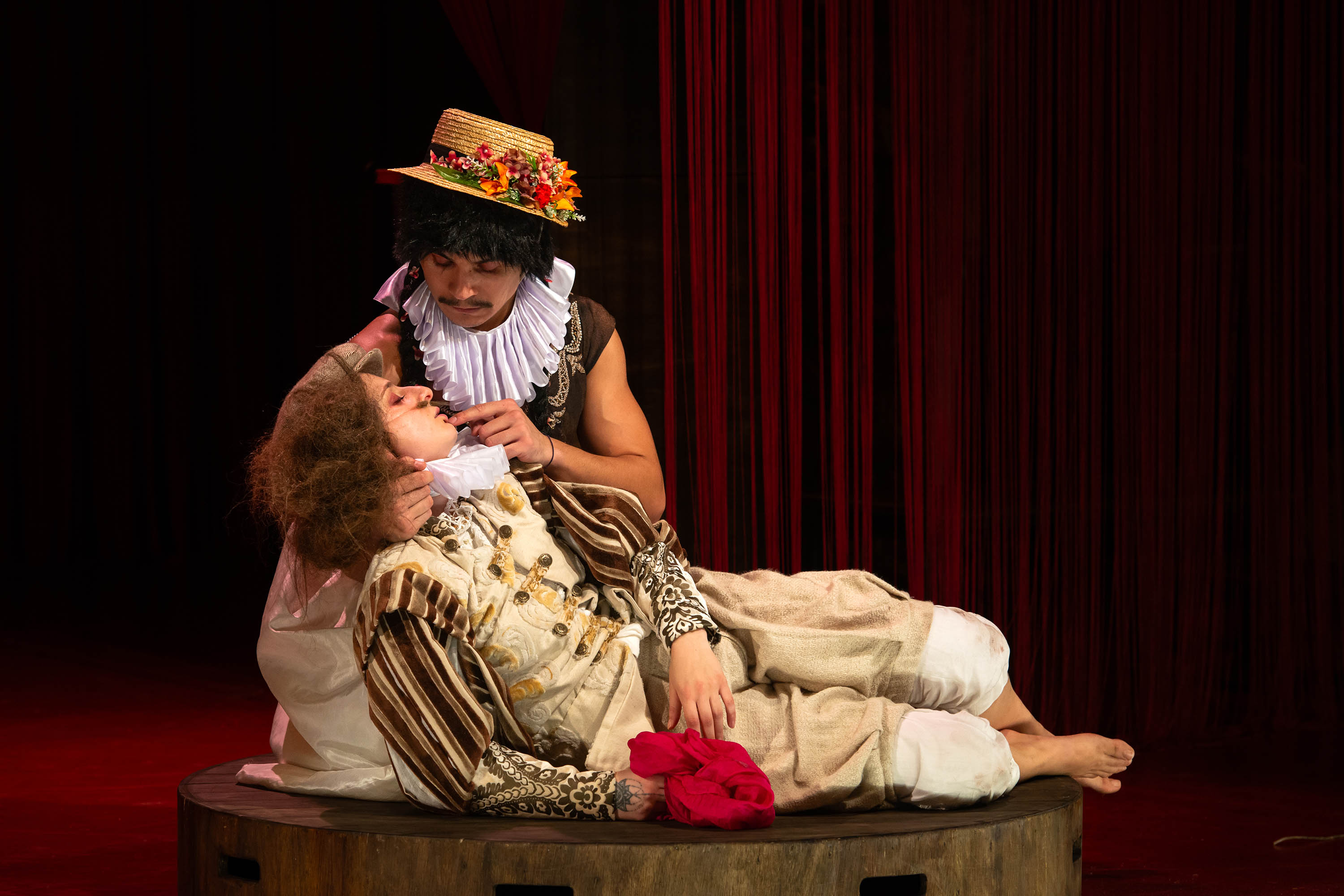 Apresentação de Sonho de uma noite de verão pela Companhia de Teatro do Guaíra