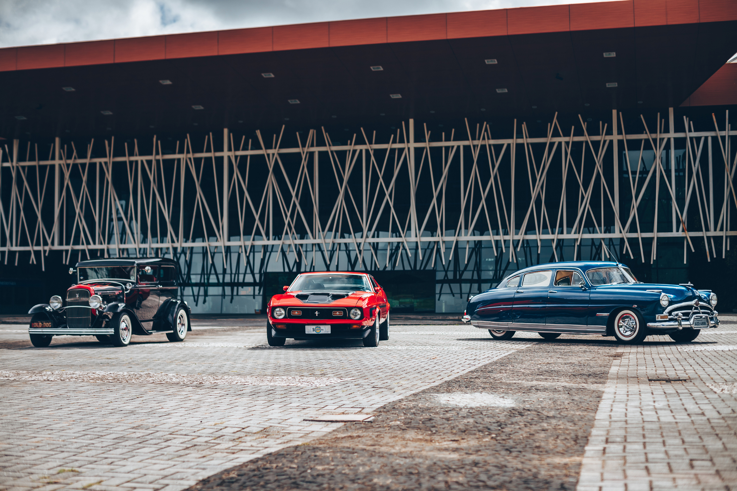 Curitiba recebe 7ª Old & Low Car e fomenta turismo sobre rodas no Estado