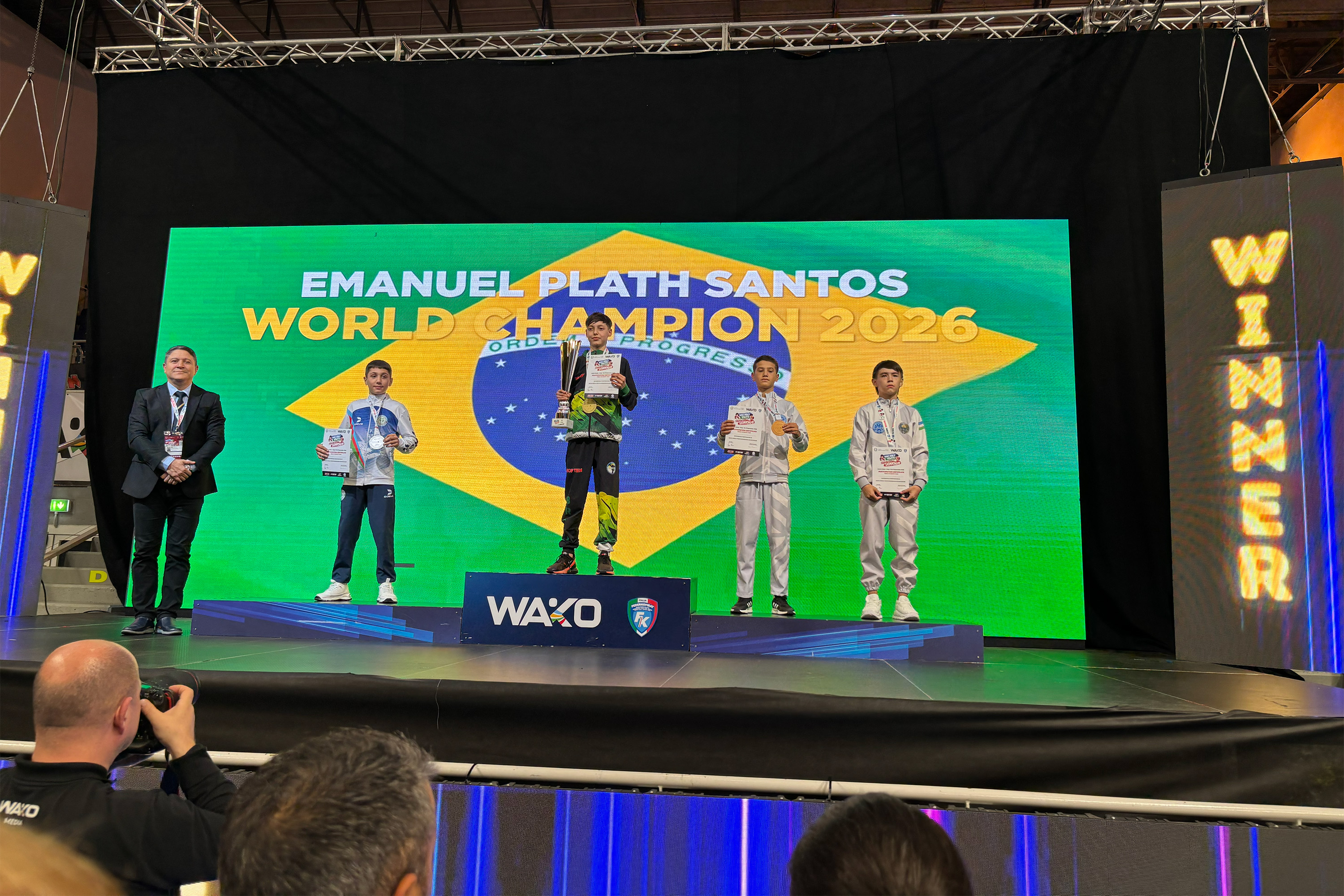 Atleta patrocinado pela Sanepar conquista ouro inédito no Mundial de Kickboxing