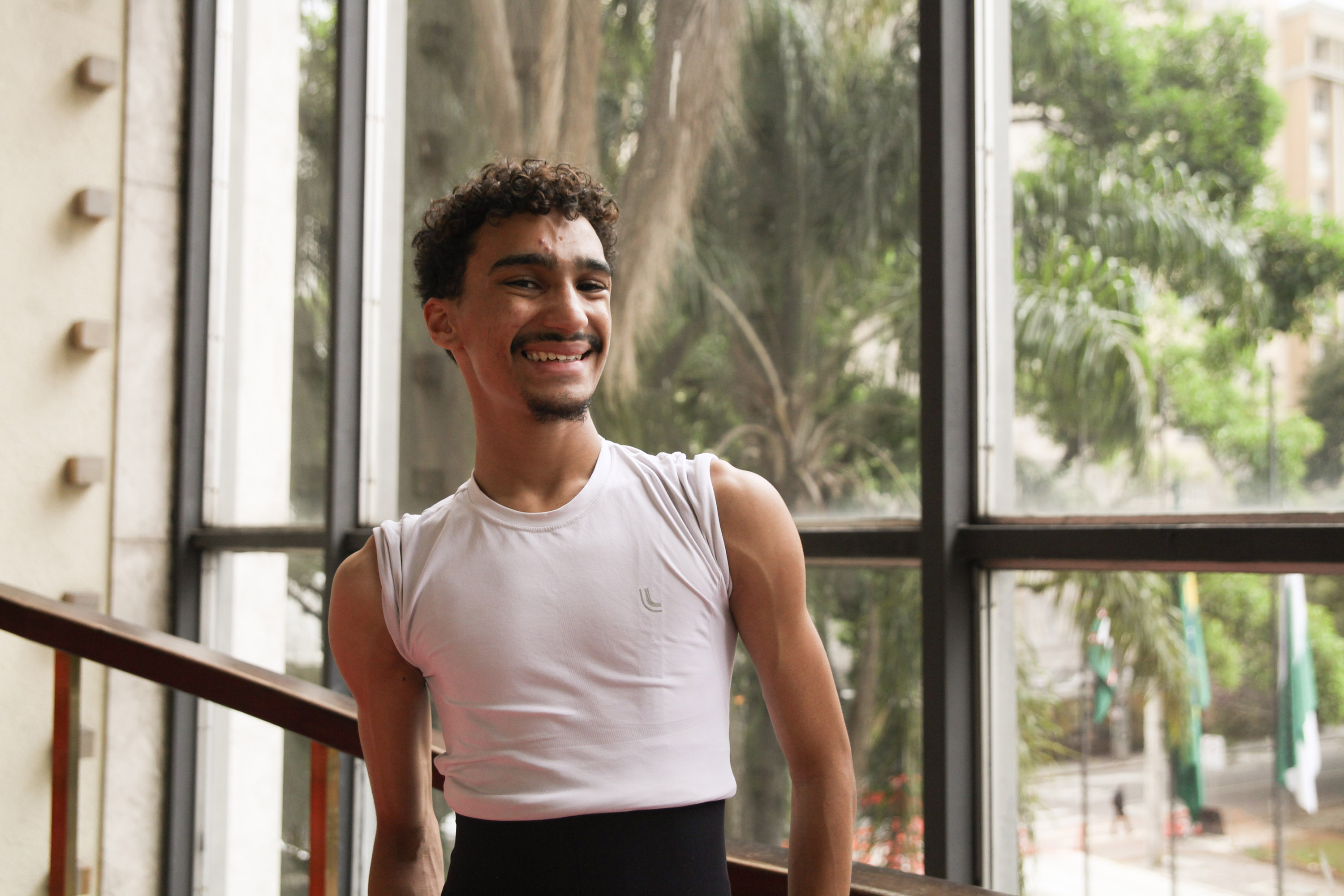 TEATRO GUAIRA - Aluno da Escola de Dança Teatro Guaíra conquista oportunidade em companhia italiana