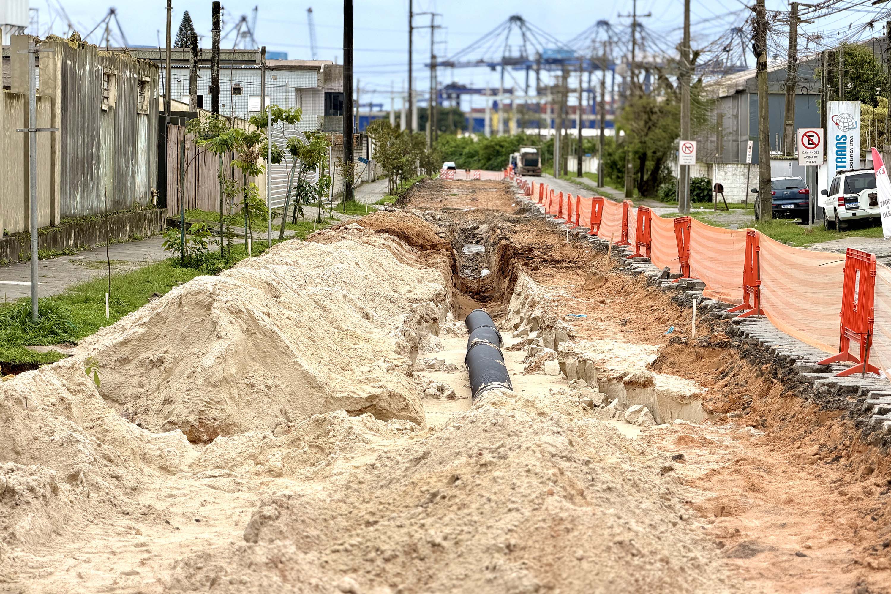 Portos do Paraná avança com obras de pavimentação em Paranaguá