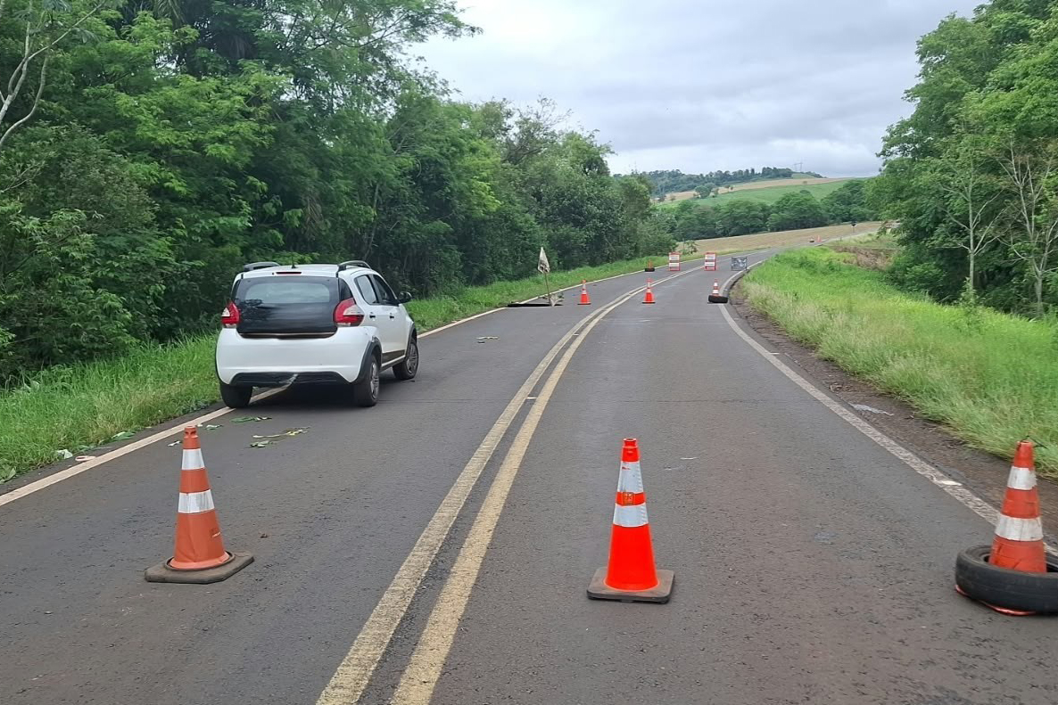 DER - DER/PR atua na sinalização e planeja obra emergencial na PR-592, em Nova Prata do Iguaçu