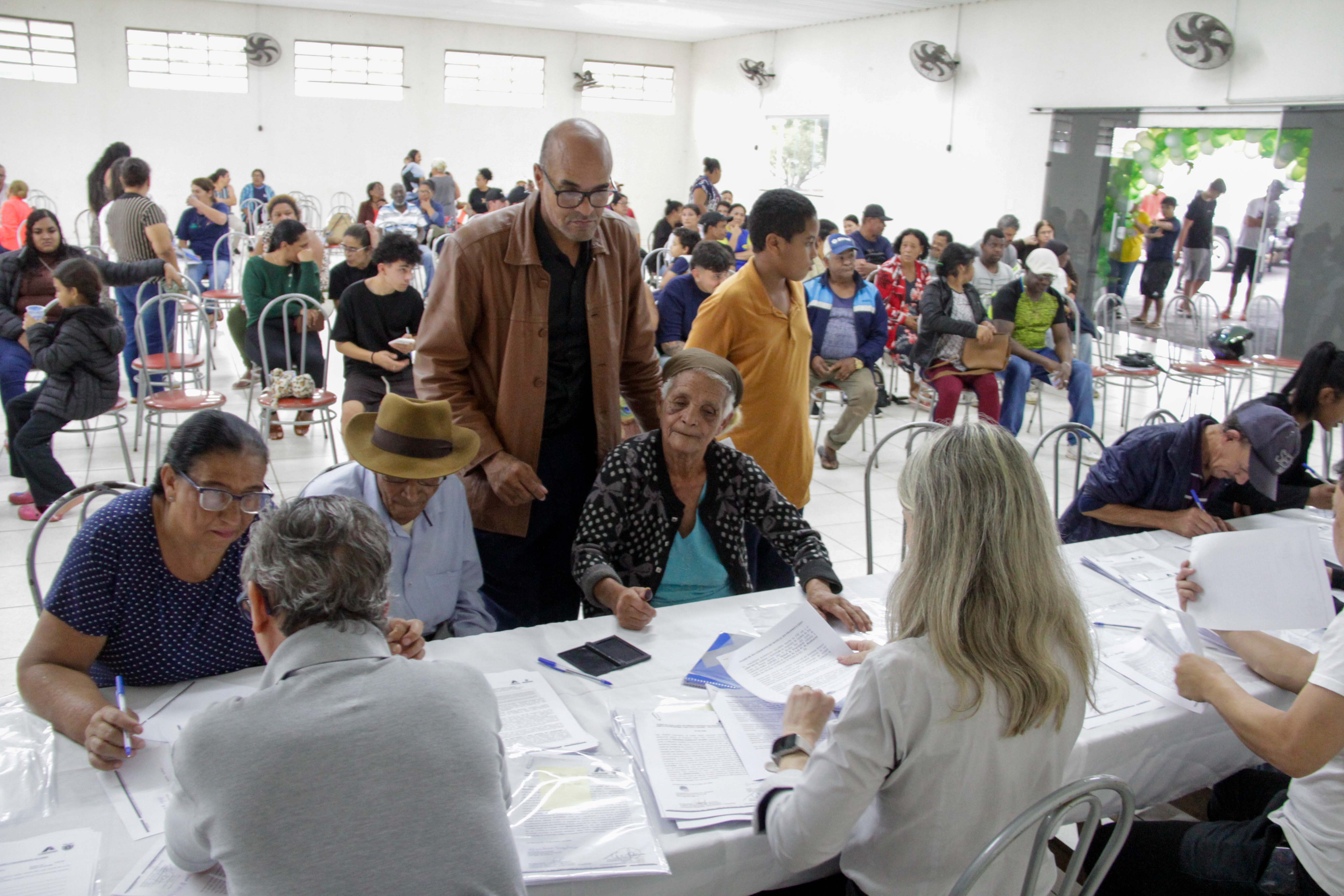 Entrega de casas do programa Vida Nova em Jandaia do Sul