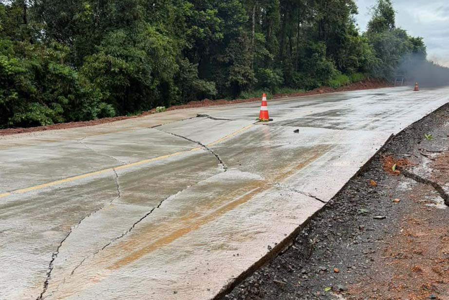 DER/PR alerta para interdição e sistema pare e siga na PR-460 após chuvas