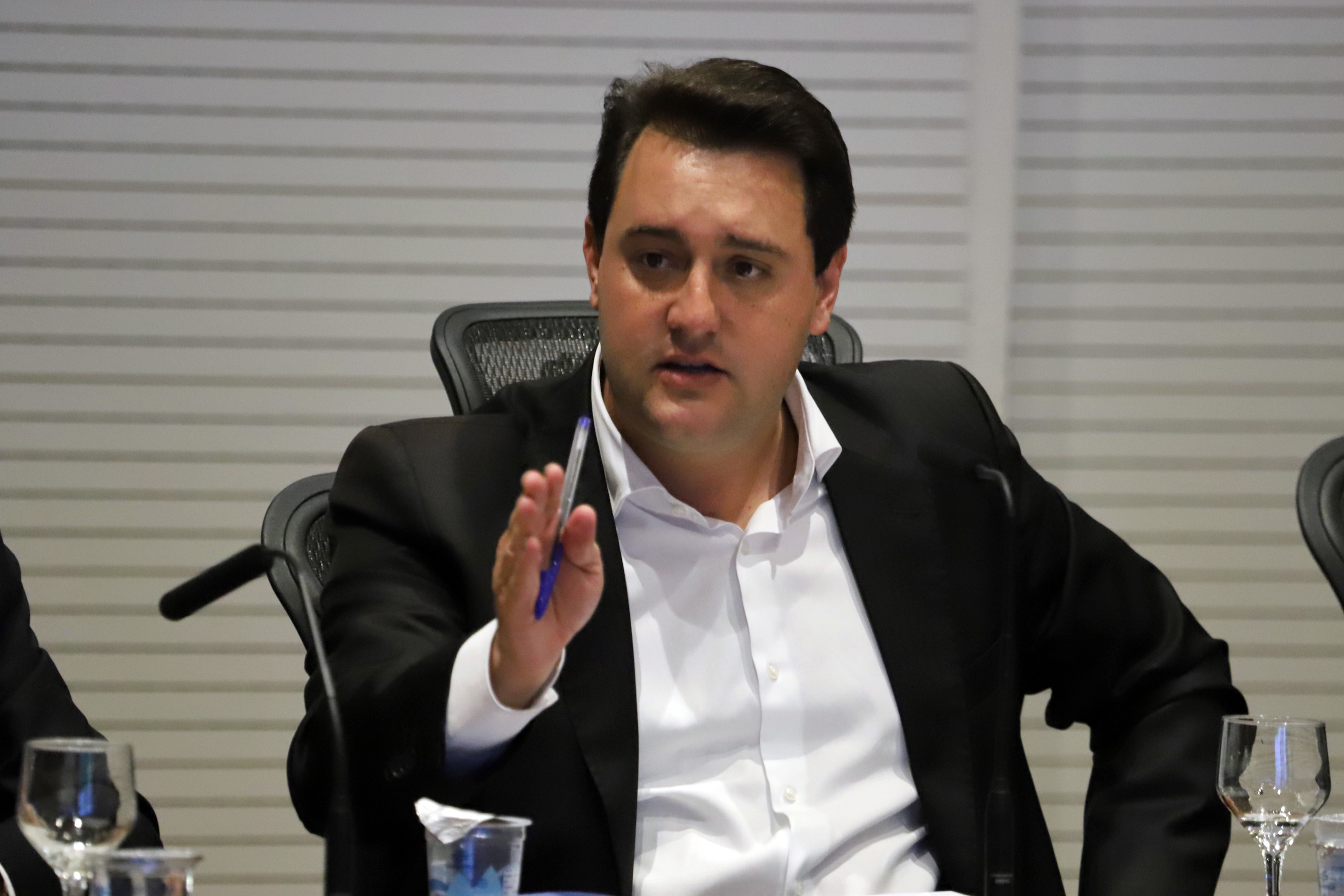 Governador Carlos Massa Ratinho Junior durante a primeira reunião de trabalho com a equipe de secretários de Estado. - Curitiba, 02/01/2019 - Foto: José Fernando Ogura/ANPr