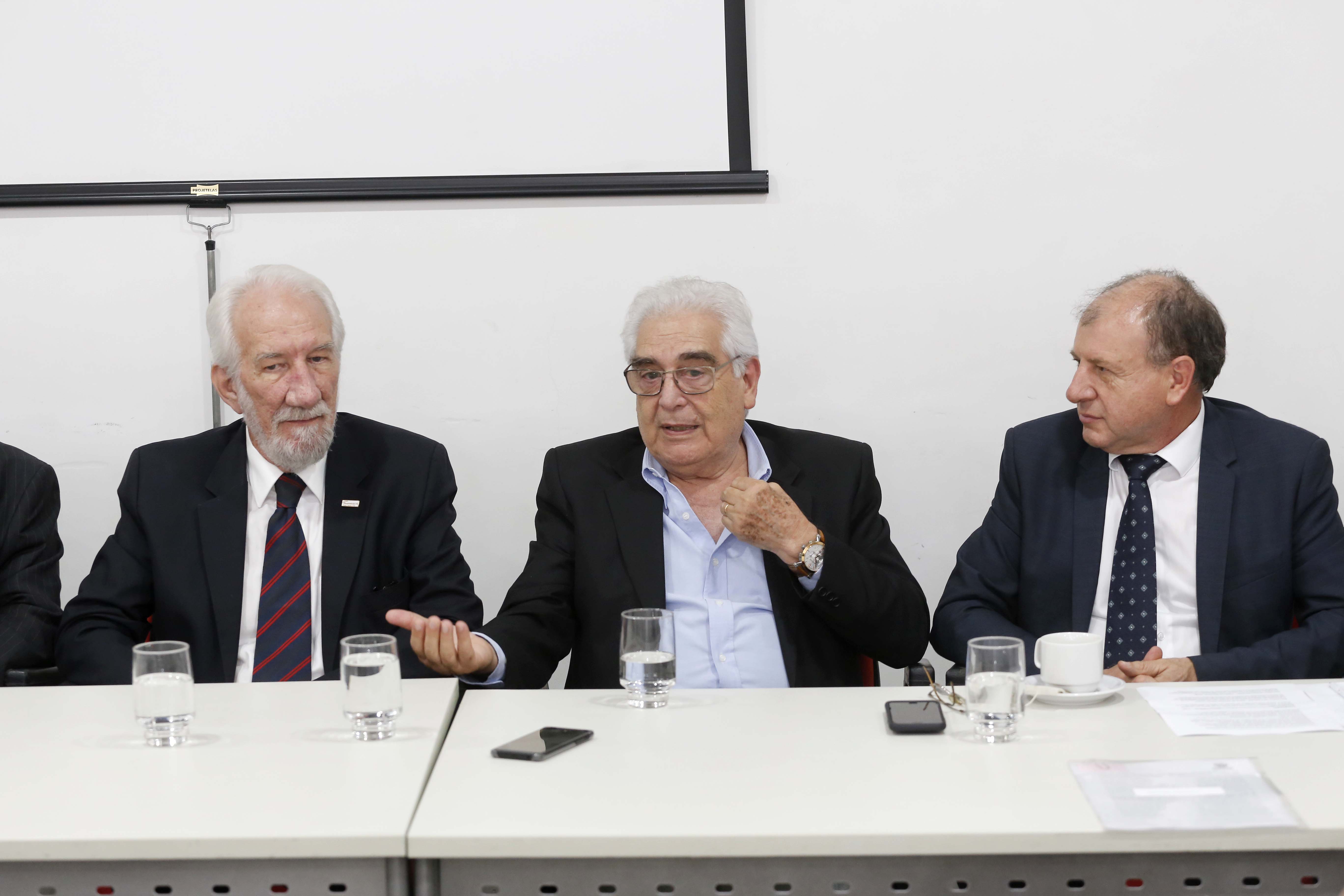 Posse do Conselho de Administração do Serviço Social Autônomo Paranacidade. Tomaram posse os secretários João Carlos Ortega, secretário do Desenvolvimento Urbano; René de Oliveira Garcia Júnior, secretário da Fazenda e Valdemar Bernardo Jorge, secretário do Planejamento. ? Curitiba, 02/01/2019 - Foto: Arnaldo Alves/ANPr