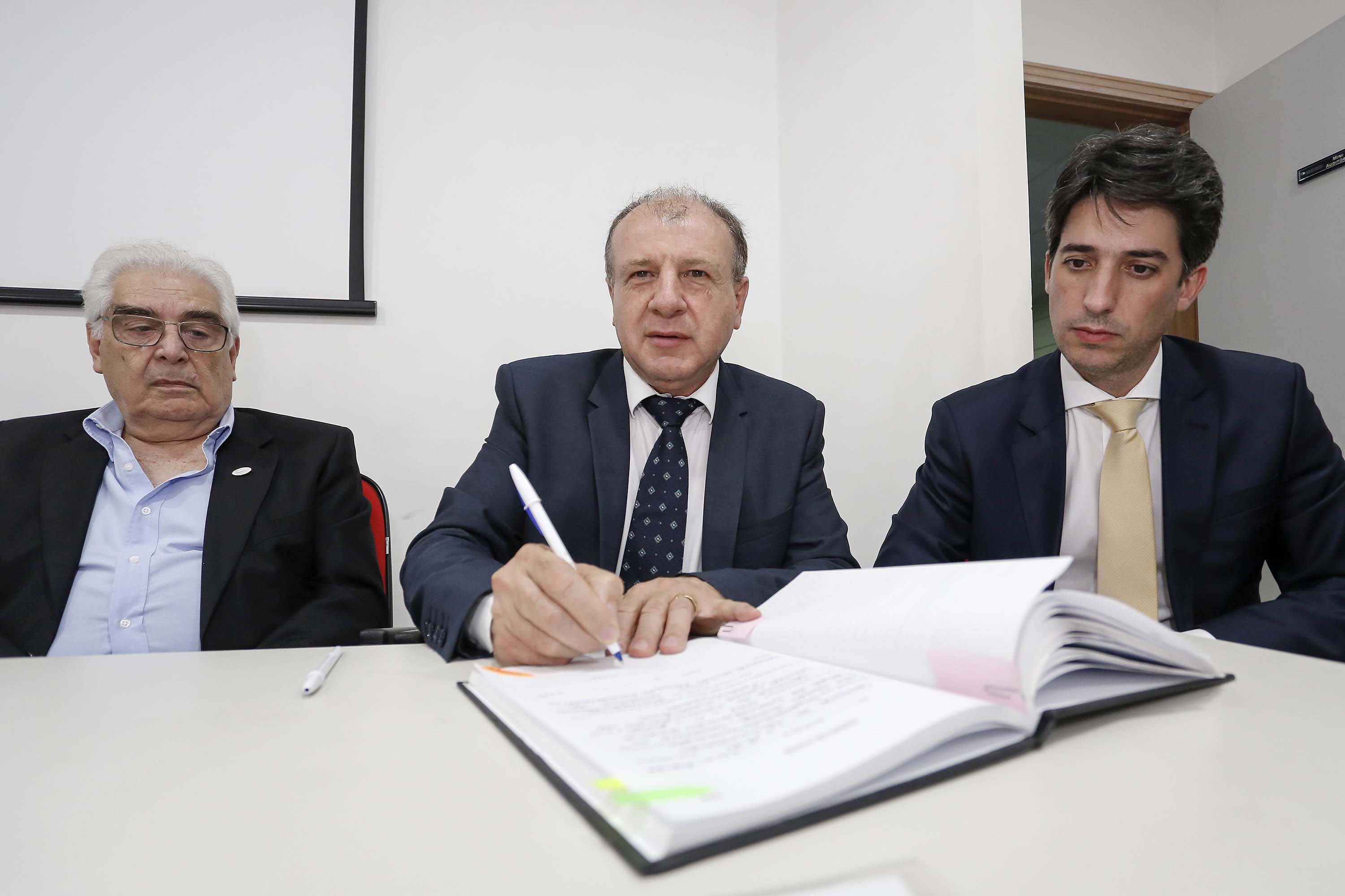 Posse do Conselho de Administração do Serviço Social Autônomo Paranacidade. Tomaram posse os secretários João Carlos Ortega, secretário do Desenvolvimento Urbano; René de Oliveira Garcia Júnior, secretário da Fazenda e Valdemar Bernardo Jorge, secretário do Planejamento. ? Curitiba, 02/01/2019 - Foto: Arnaldo Alves/ANPr