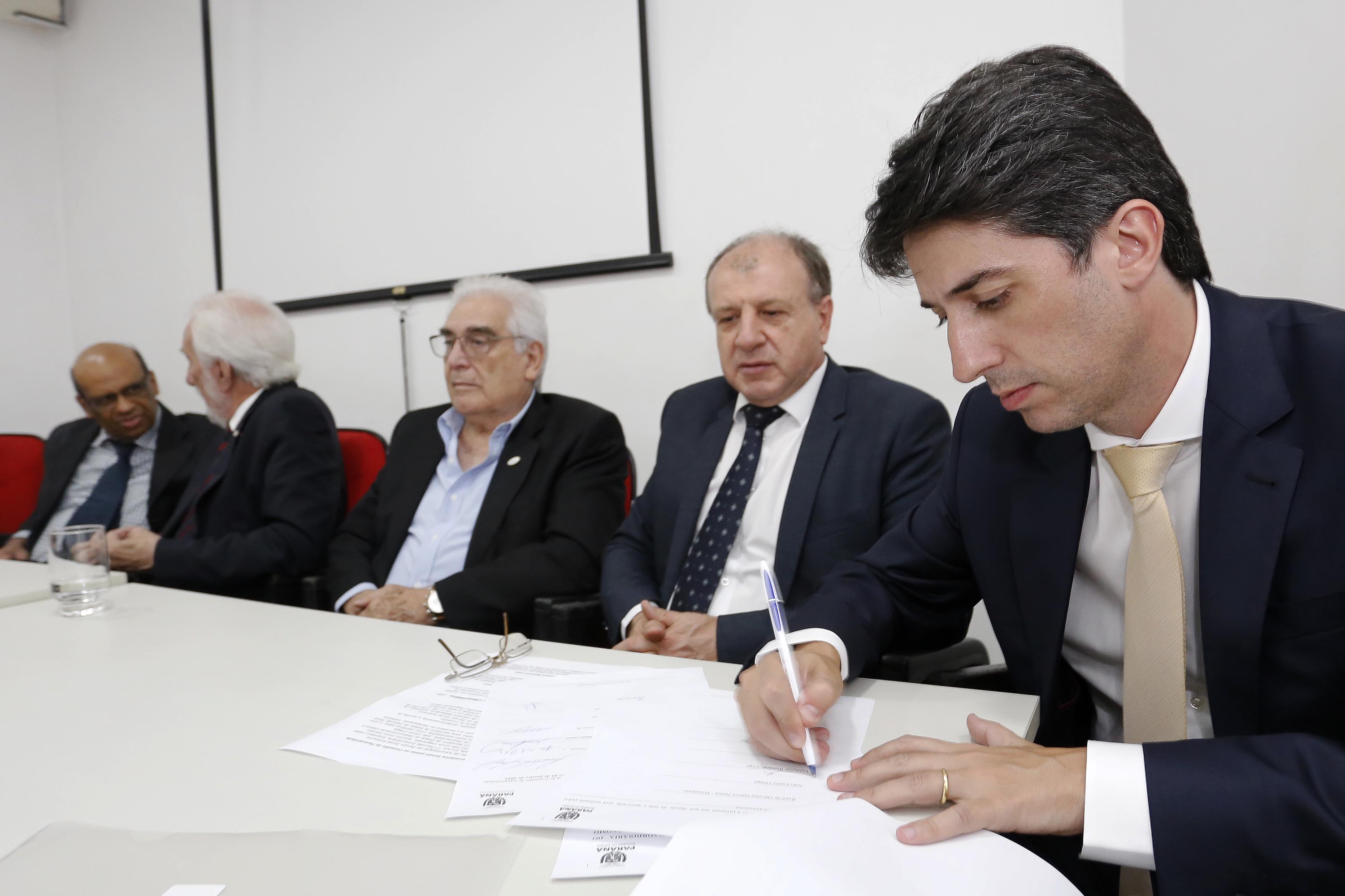 Posse do Conselho de Administração do Serviço Social Autônomo Paranacidade. Tomaram posse os secretários João Carlos Ortega, secretário do Desenvolvimento Urbano; René de Oliveira Garcia Júnior, secretário da Fazenda e Valdemar Bernardo Jorge, secretário do Planejamento. ? Curitiba, 02/01/2019 - Foto: Arnaldo Alves/ANPr