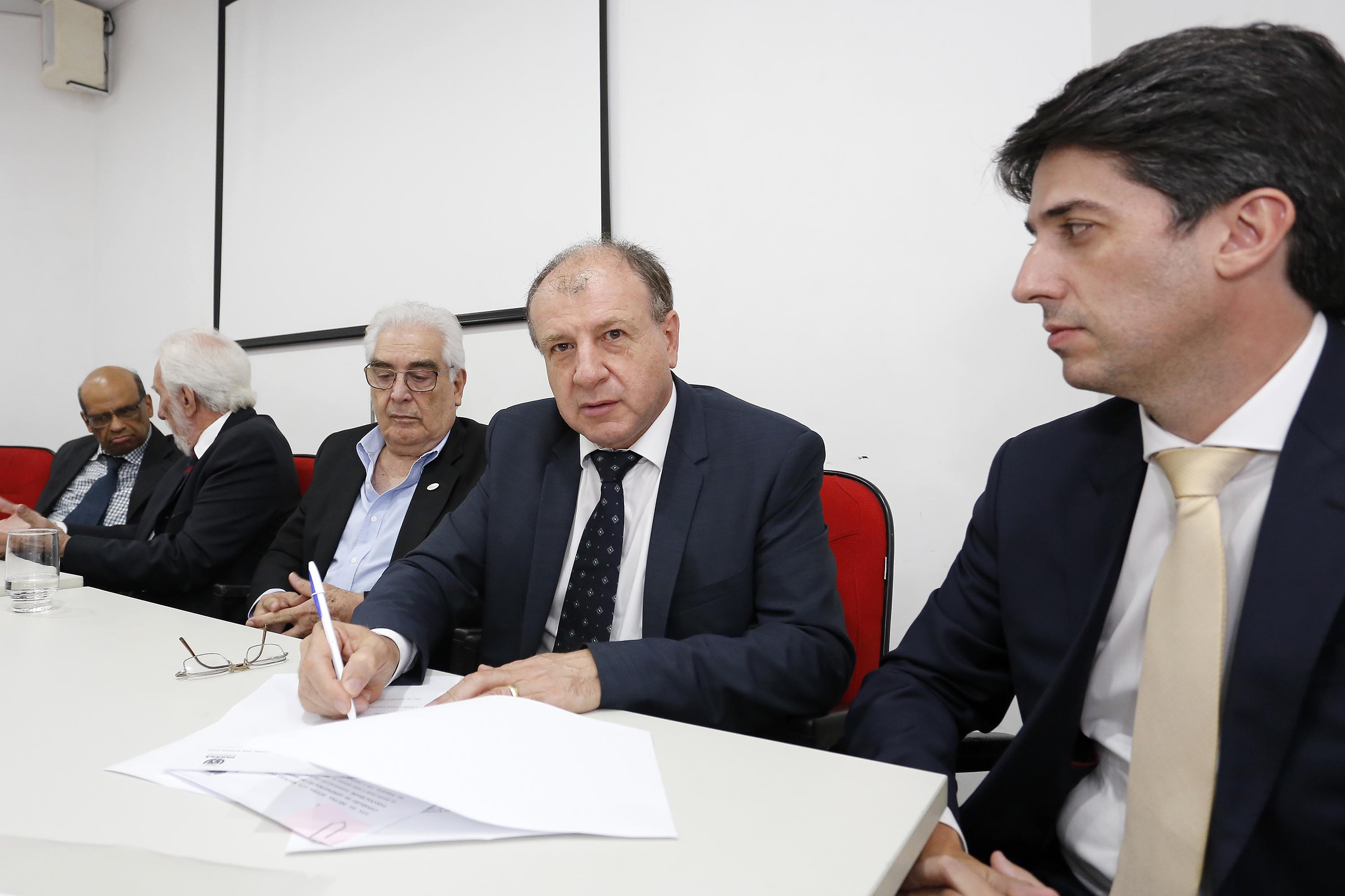 Posse do Conselho de Administração do Serviço Social Autônomo Paranacidade. Tomaram posse os secretários João Carlos Ortega, secretário do Desenvolvimento Urbano; René de Oliveira Garcia Júnior, secretário da Fazenda e Valdemar Bernardo Jorge, secretário do Planejamento. ? Curitiba, 02/01/2019 - Foto: Arnaldo Alves/ANPr