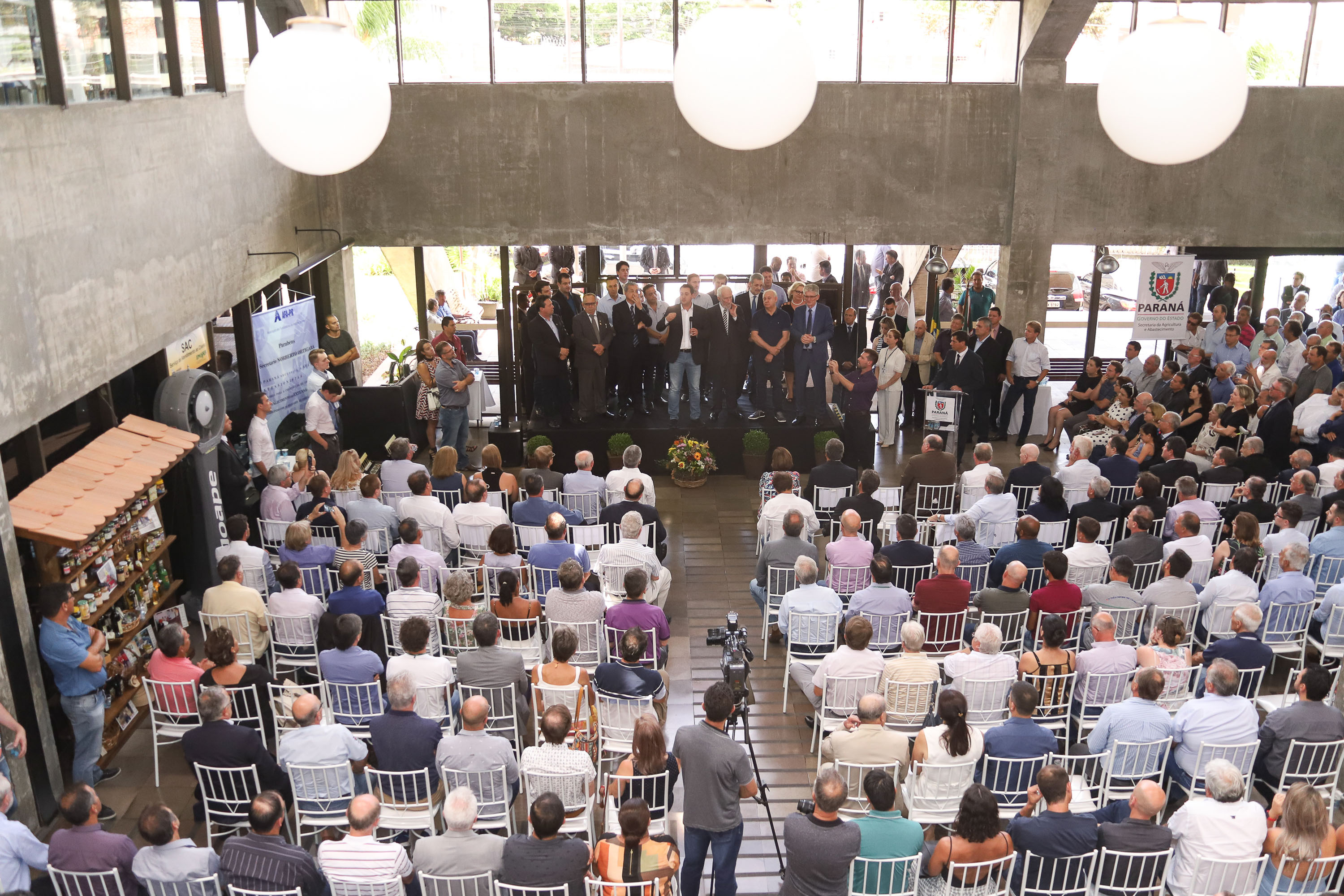 Governador Carlos Massa Ratinho Junior participa da posse do secretário da Agricultura e Abastecimento, Norberto Ortigara. - Curitiba, 03/01/2018 - Foto: Rodrigo Félix Leal