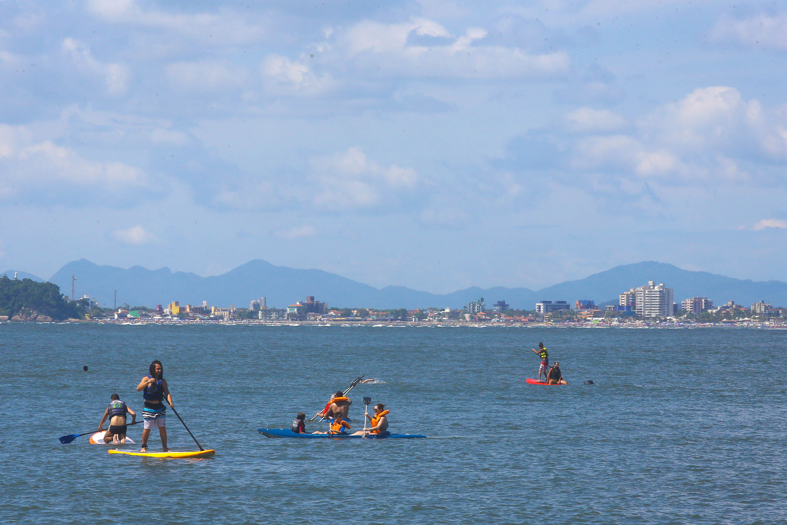As águas das praias, represas e rios do Estado continuam com boa qualidade. De acordo com o terceiro boletim de balneabilidade do verão emitido nesta sexta-feira (04) pelo Instituto Ambiental do Paraná (IAP), dos 49 pontos monitorados semanalmente no Litoral apenas um se mantêm impróprio para banho. Litoral do Paraná, 04/01/2019 - Foto: Jaelson Lucas/ANPr